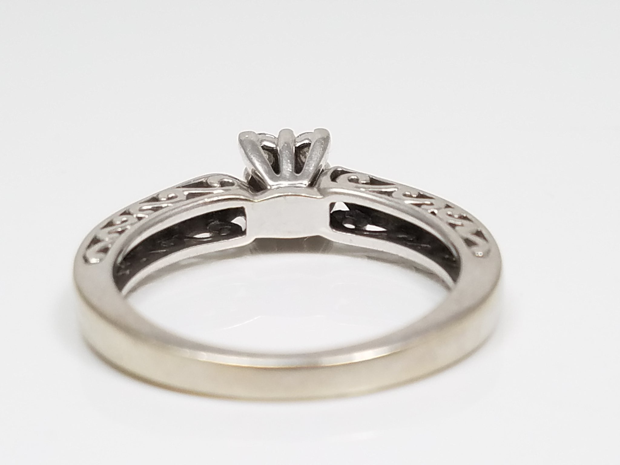 Gleaming 10k White Gold Natural Diamond Engagement Ring