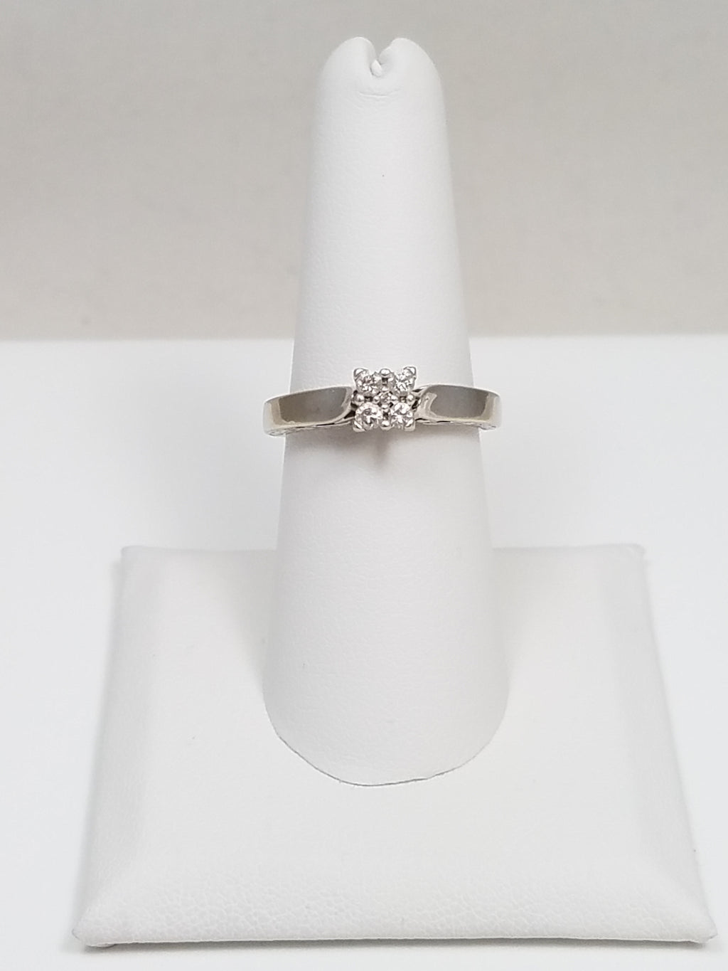 Gleaming 10k White Gold Natural Diamond Engagement Ring