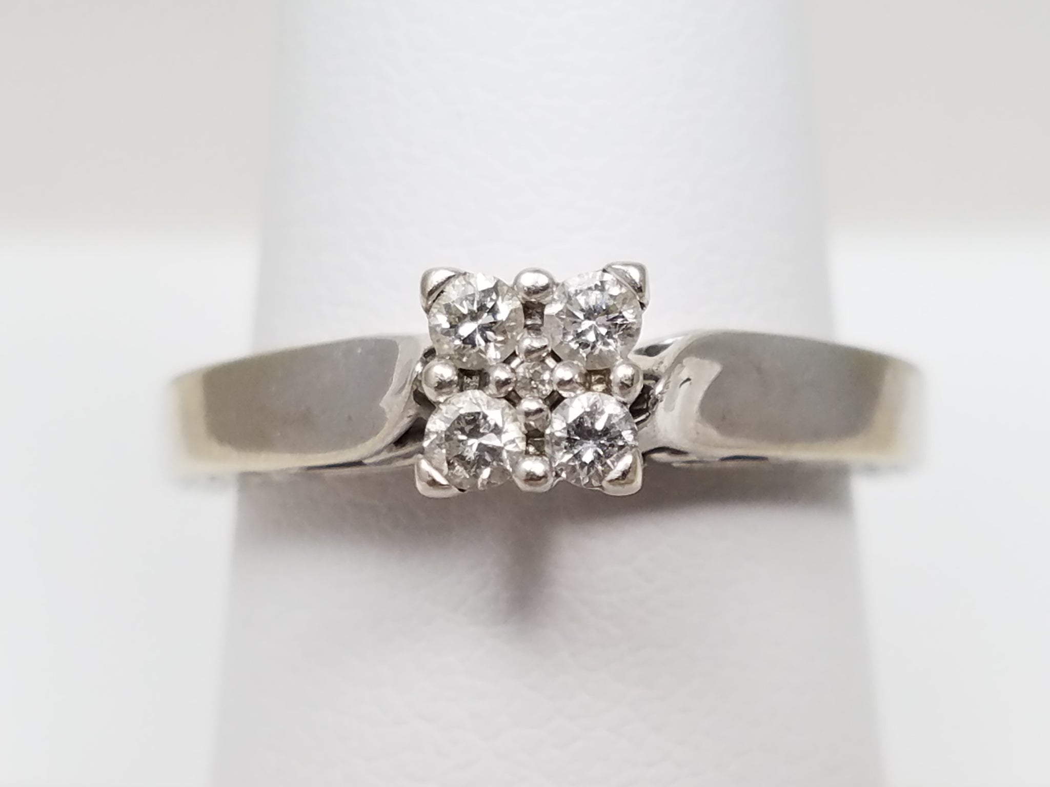 Gleaming 10k White Gold Natural Diamond Engagement Ring