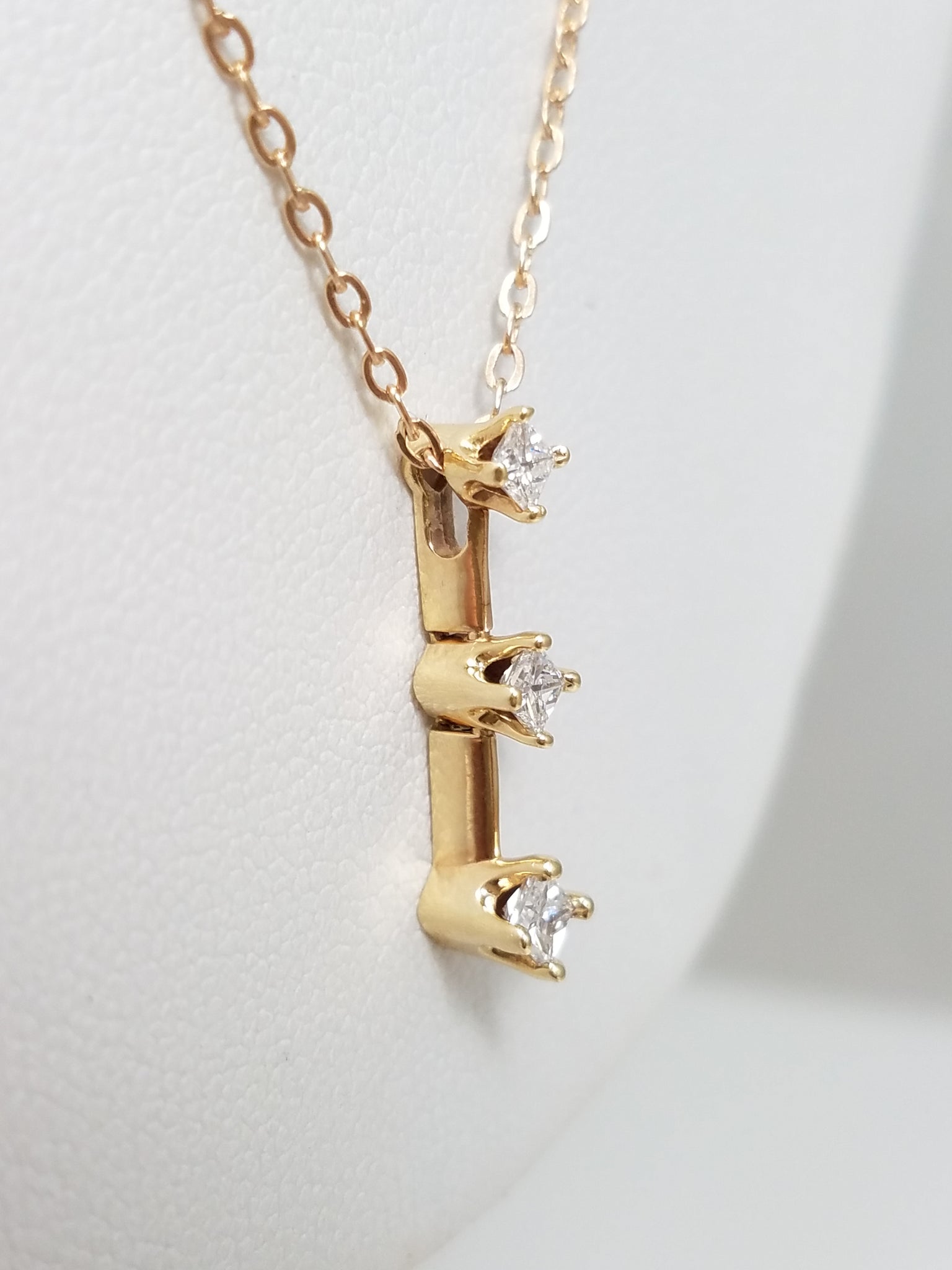 Precious 20" 14k Yellow Gold Natural Diamond Pendant Necklace