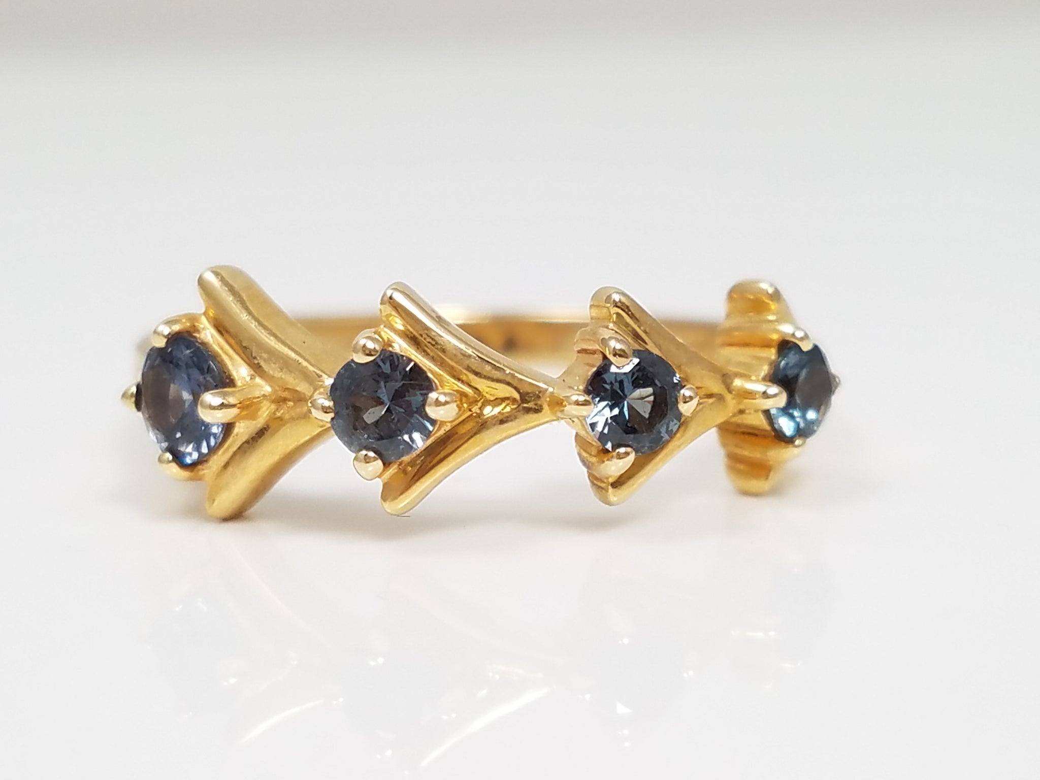 Vintage Radiant 14k Yellow Gold Synthetic Gemstone Ring Band