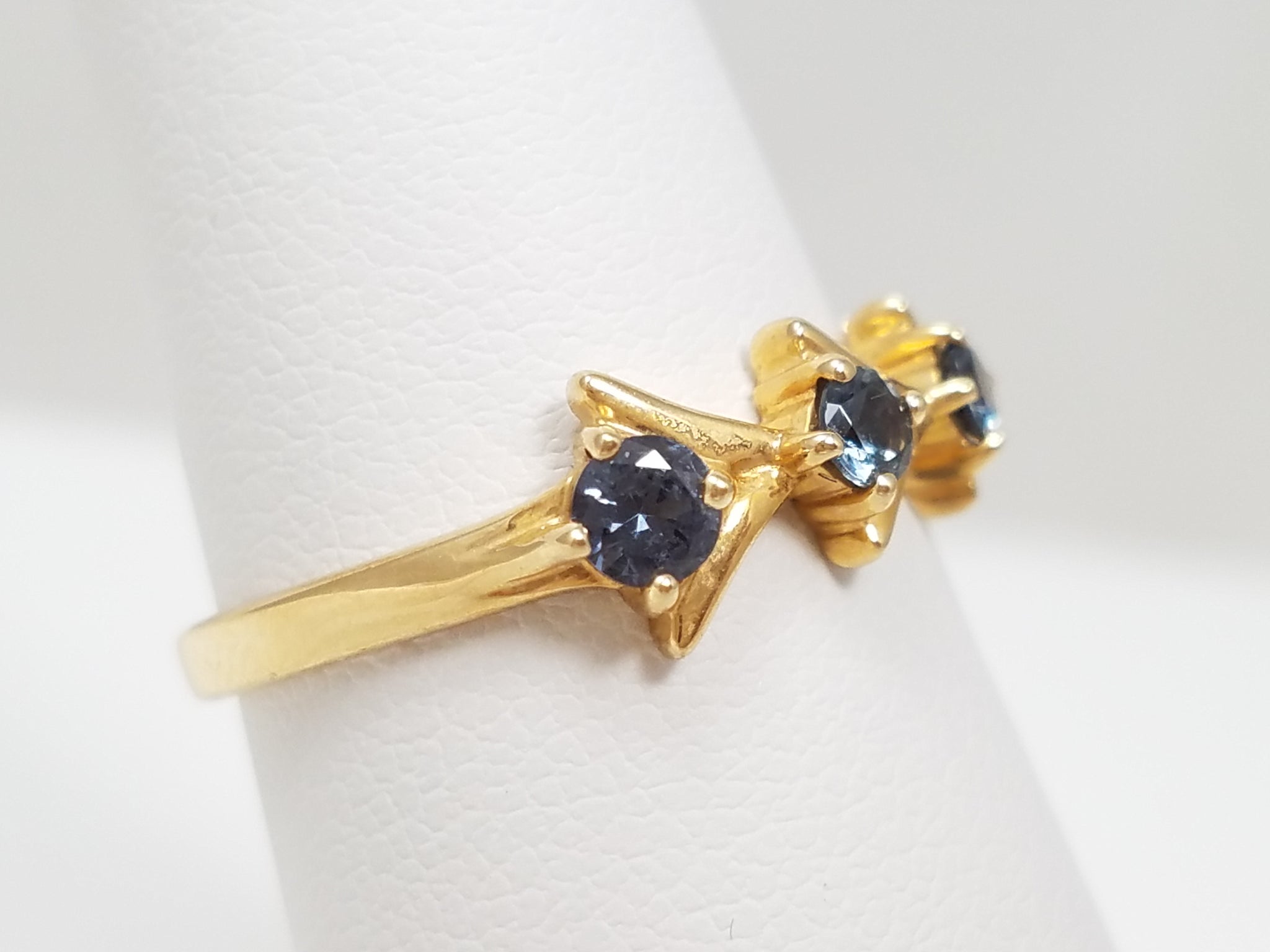 Vintage Radiant 14k Yellow Gold Synthetic Gemstone Ring Band