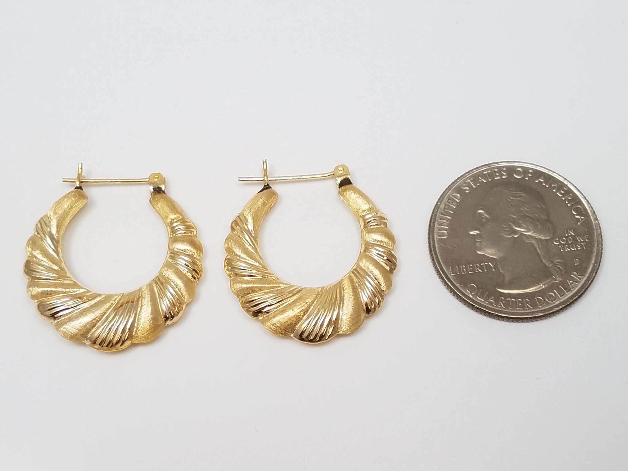 14k Yellow Gold Scalloped Hoop Earrings