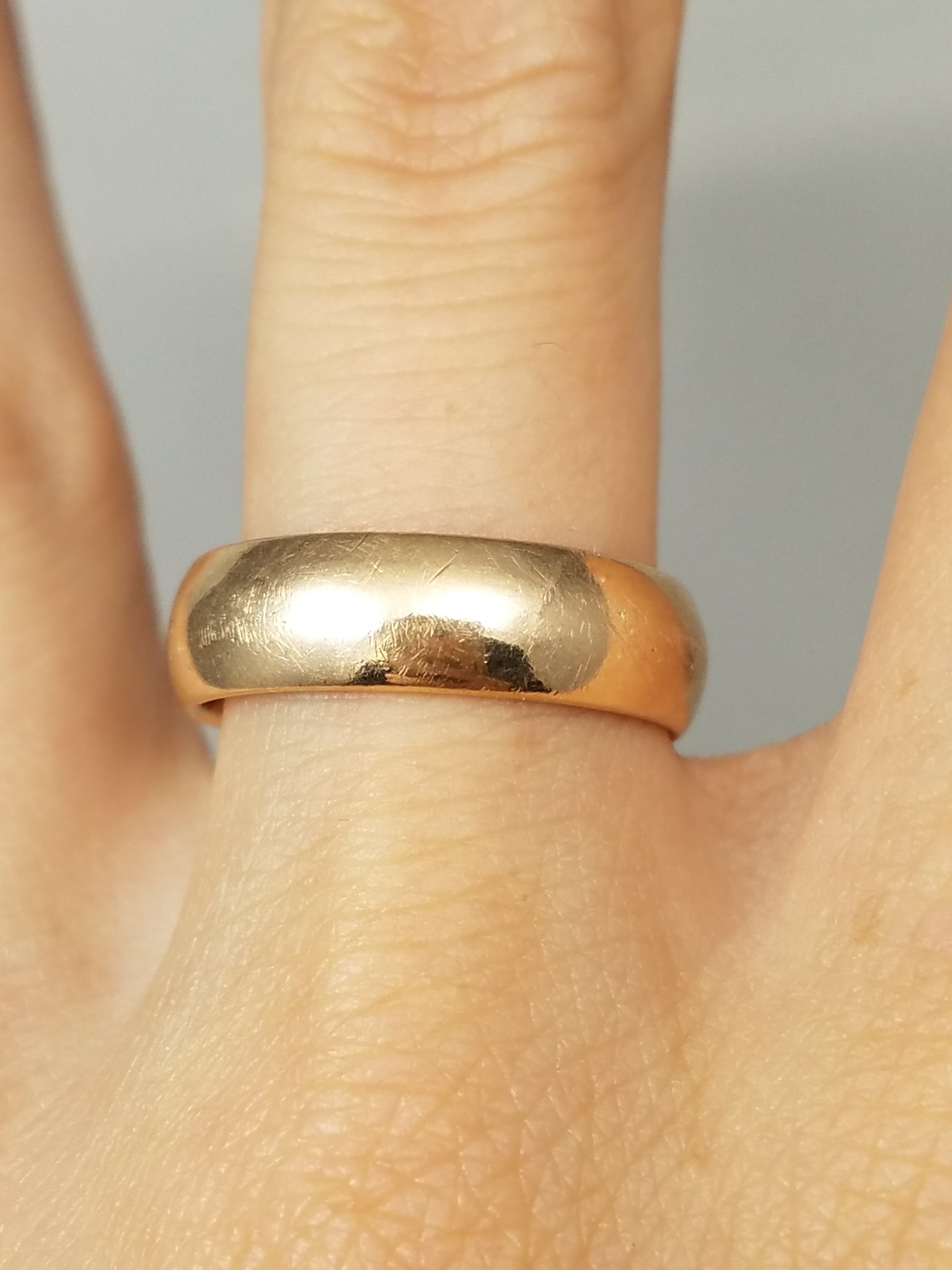Men's 10k Yellow Gold Comfort Fit Wedding Band