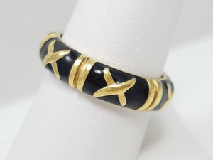 Sophisticated 18k Yellow Gold Enamel Ring Band