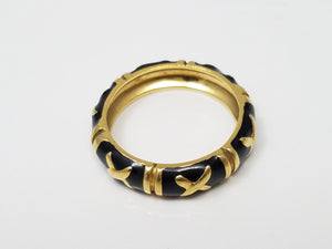 Sophisticated 18k Yellow Gold Enamel Ring Band