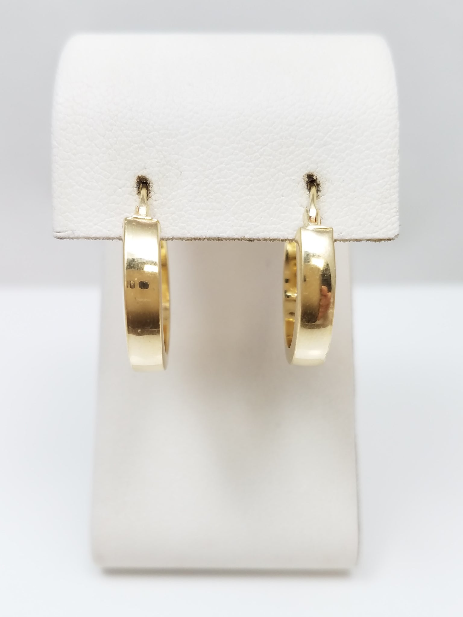 Classic 14k Yellow Gold 19mm Flat Hollow Hoop Earrings