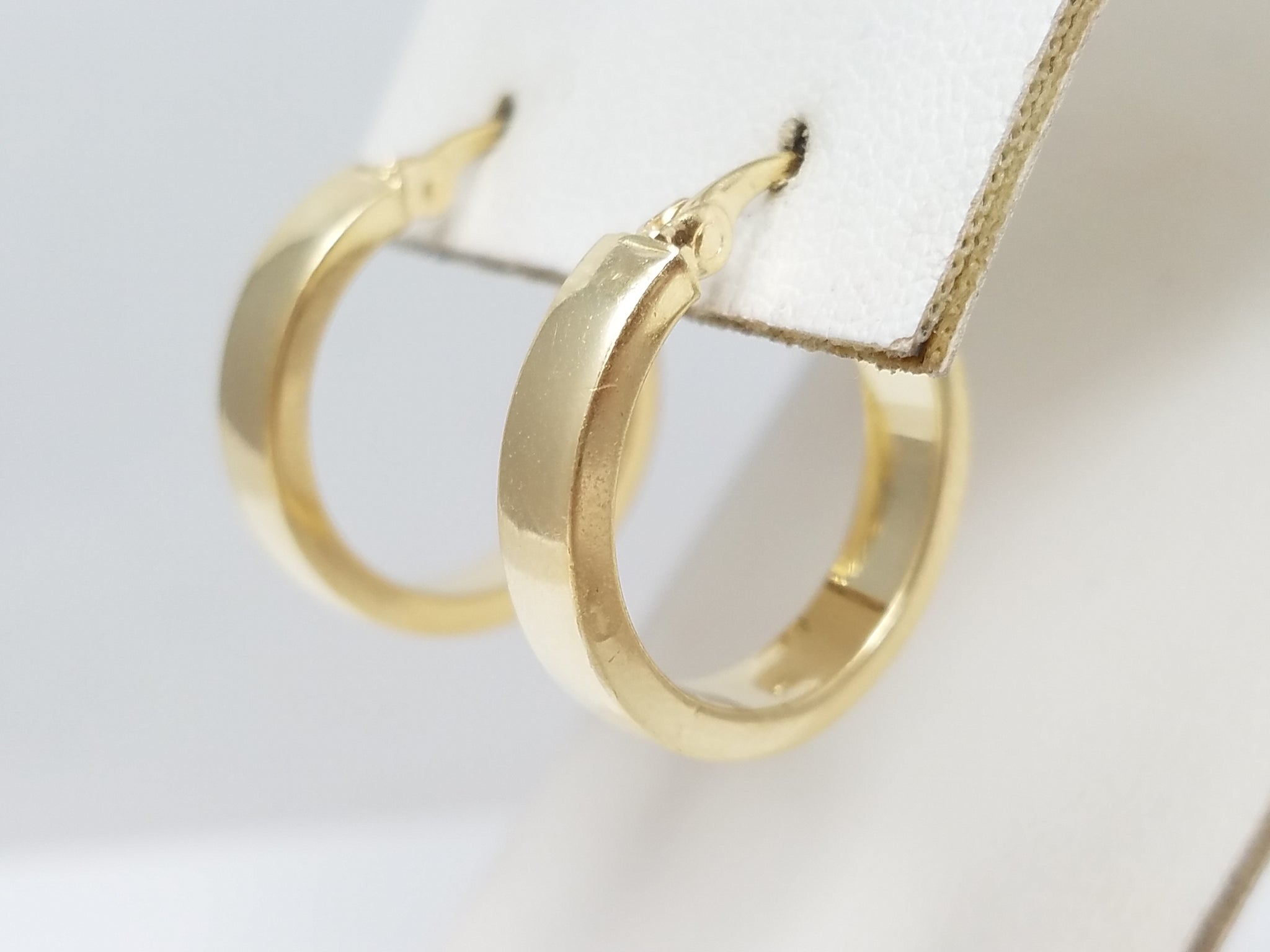 Classic 14k Yellow Gold 19mm Flat Hollow Hoop Earrings