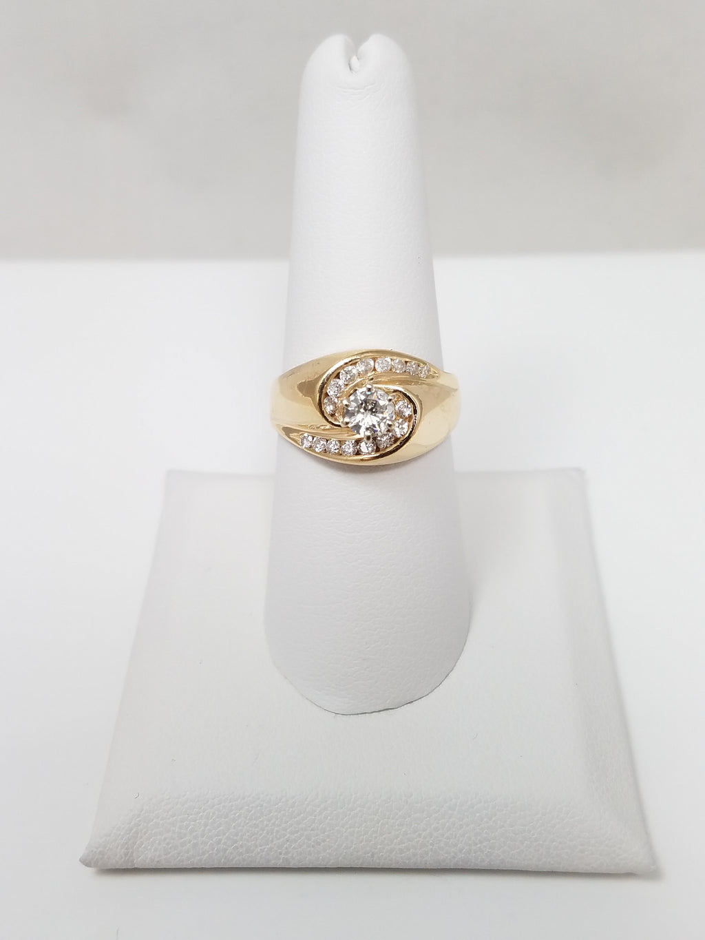 Magical 14k Yellow Gold Natural Diamond Engagement Ring