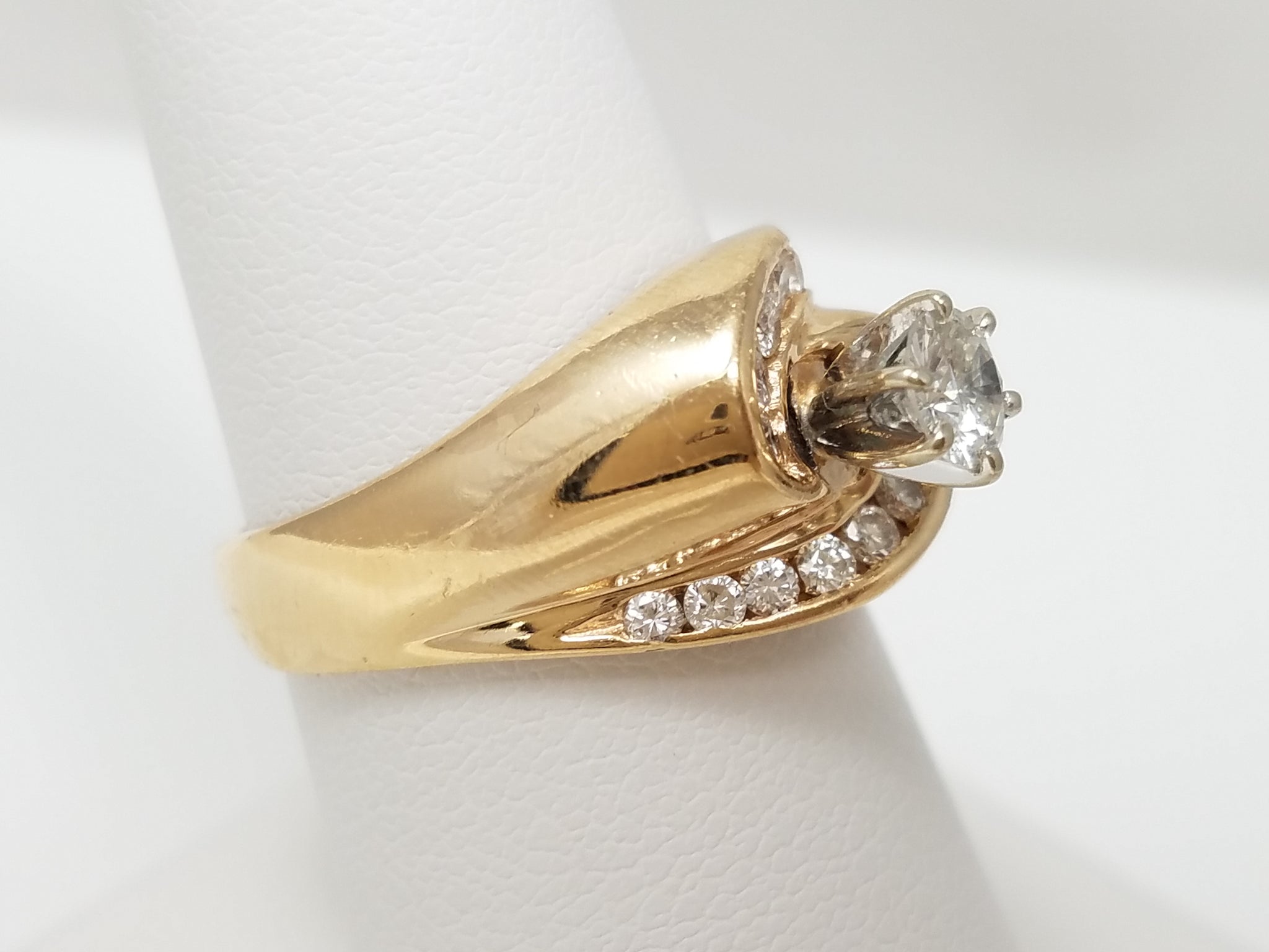 Magical 14k Yellow Gold Natural Diamond Engagement Ring