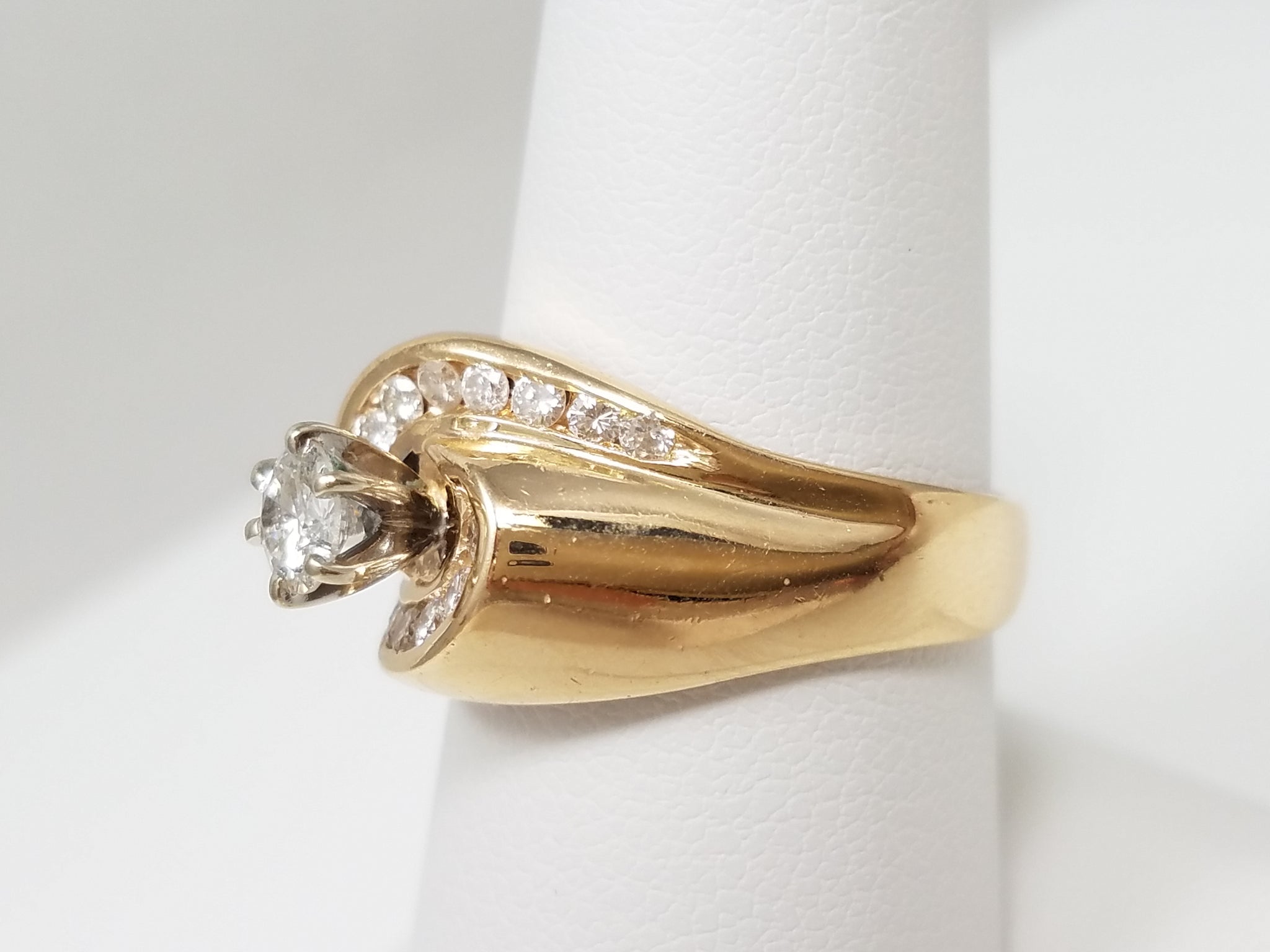 Magical 14k Yellow Gold Natural Diamond Engagement Ring