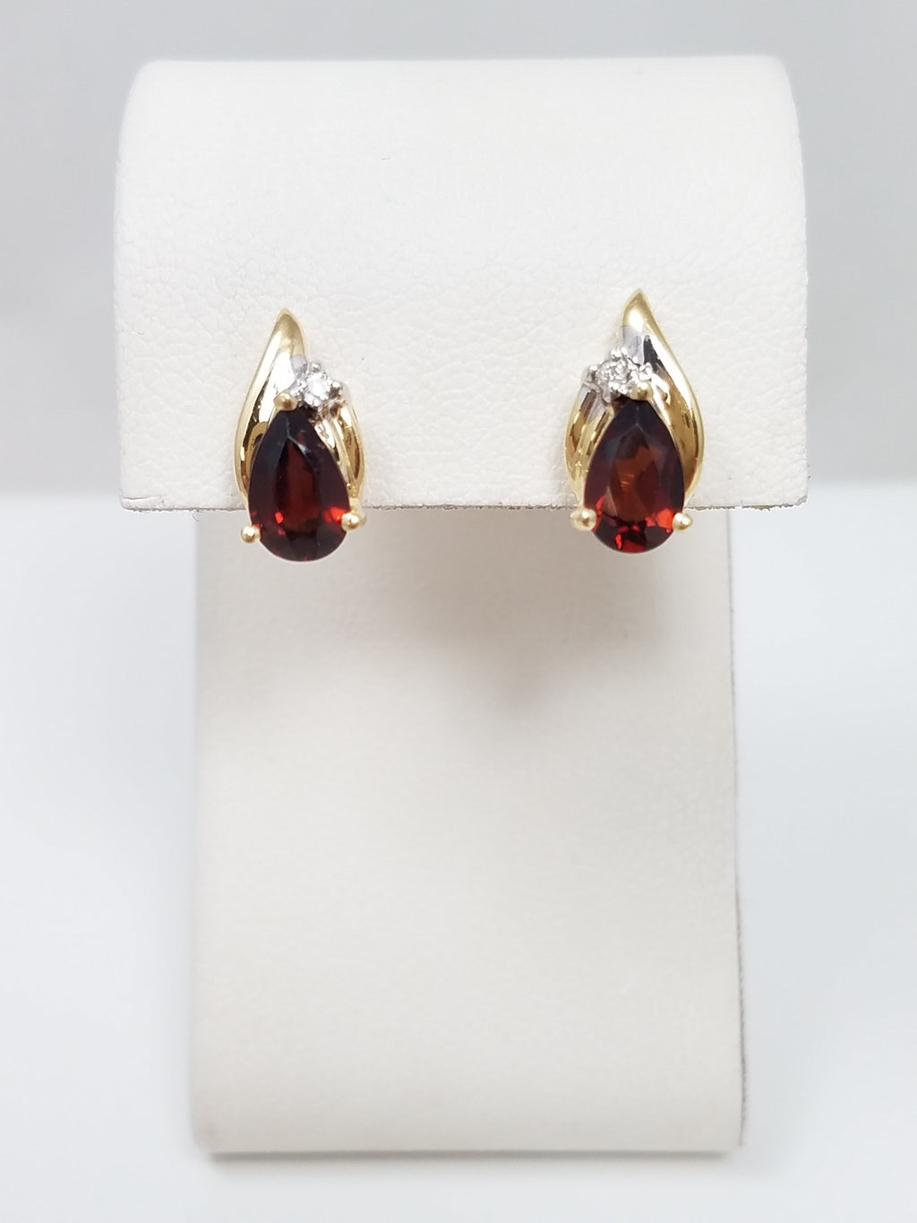 Lavish 14k Yellow Gold Natural Garnet Diamond Earrings