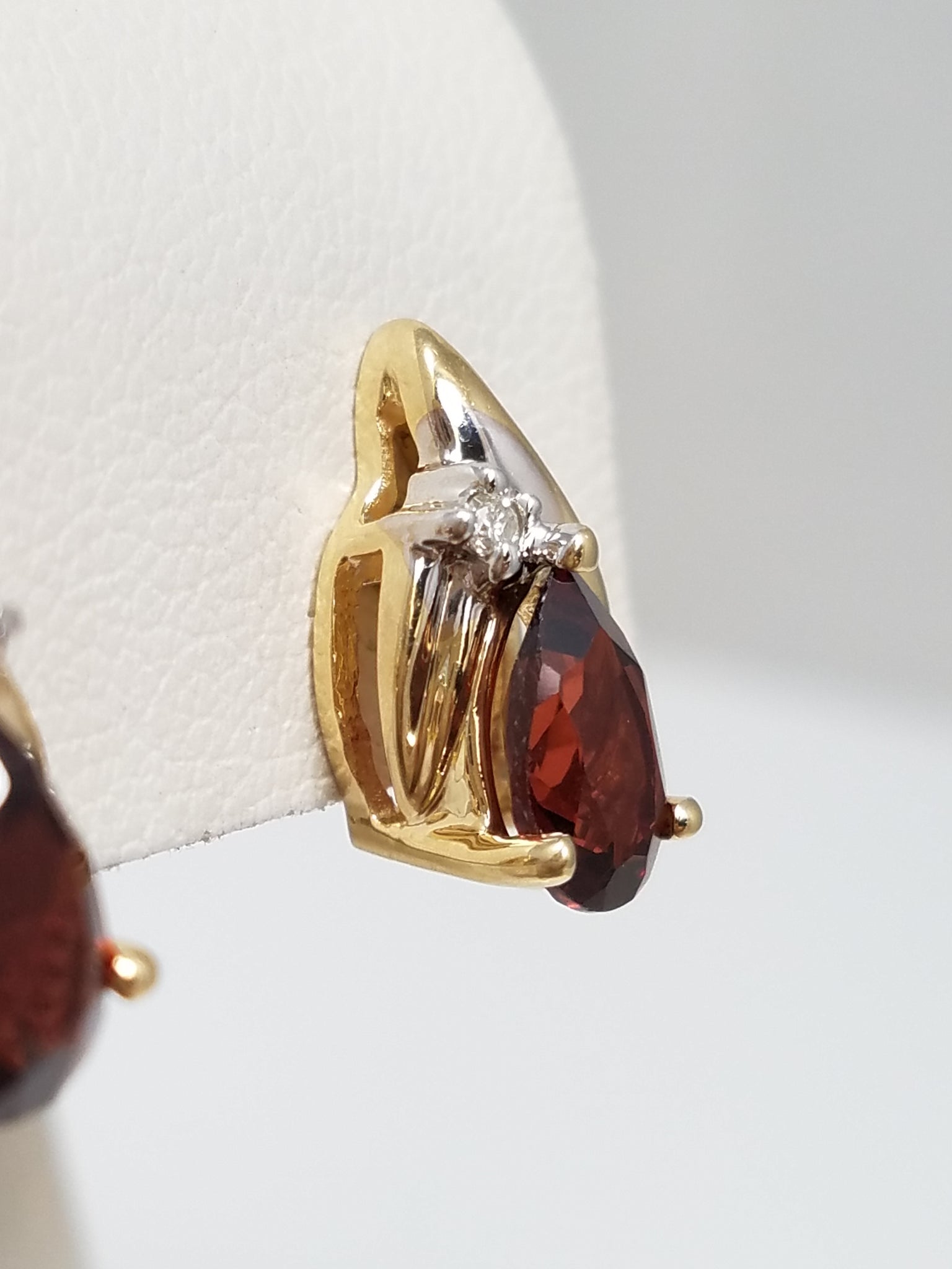 Lavish 14k Yellow Gold Natural Garnet Diamond Earrings