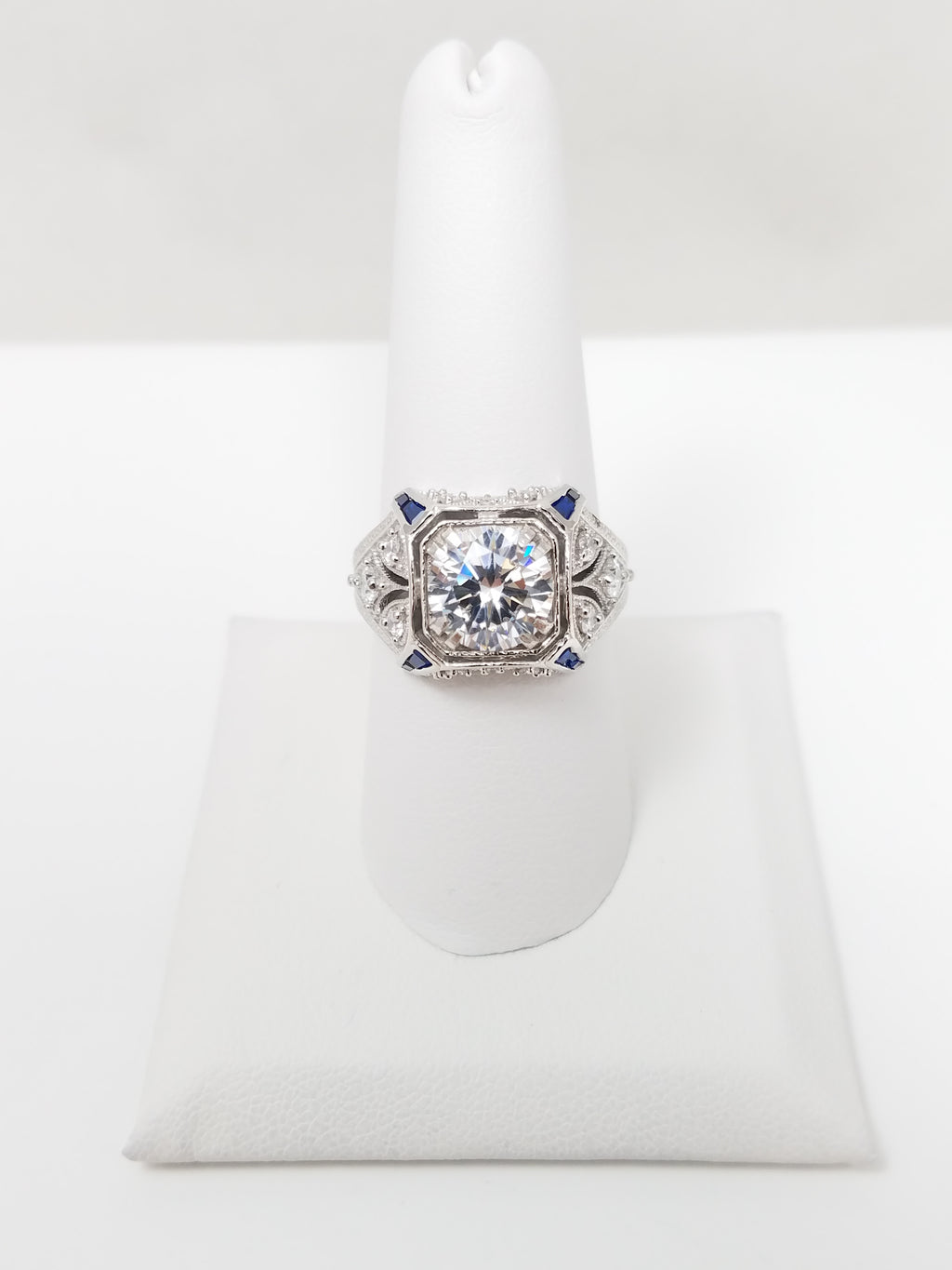 Extravagant 14k White Gold Cubic Zirconia Ring