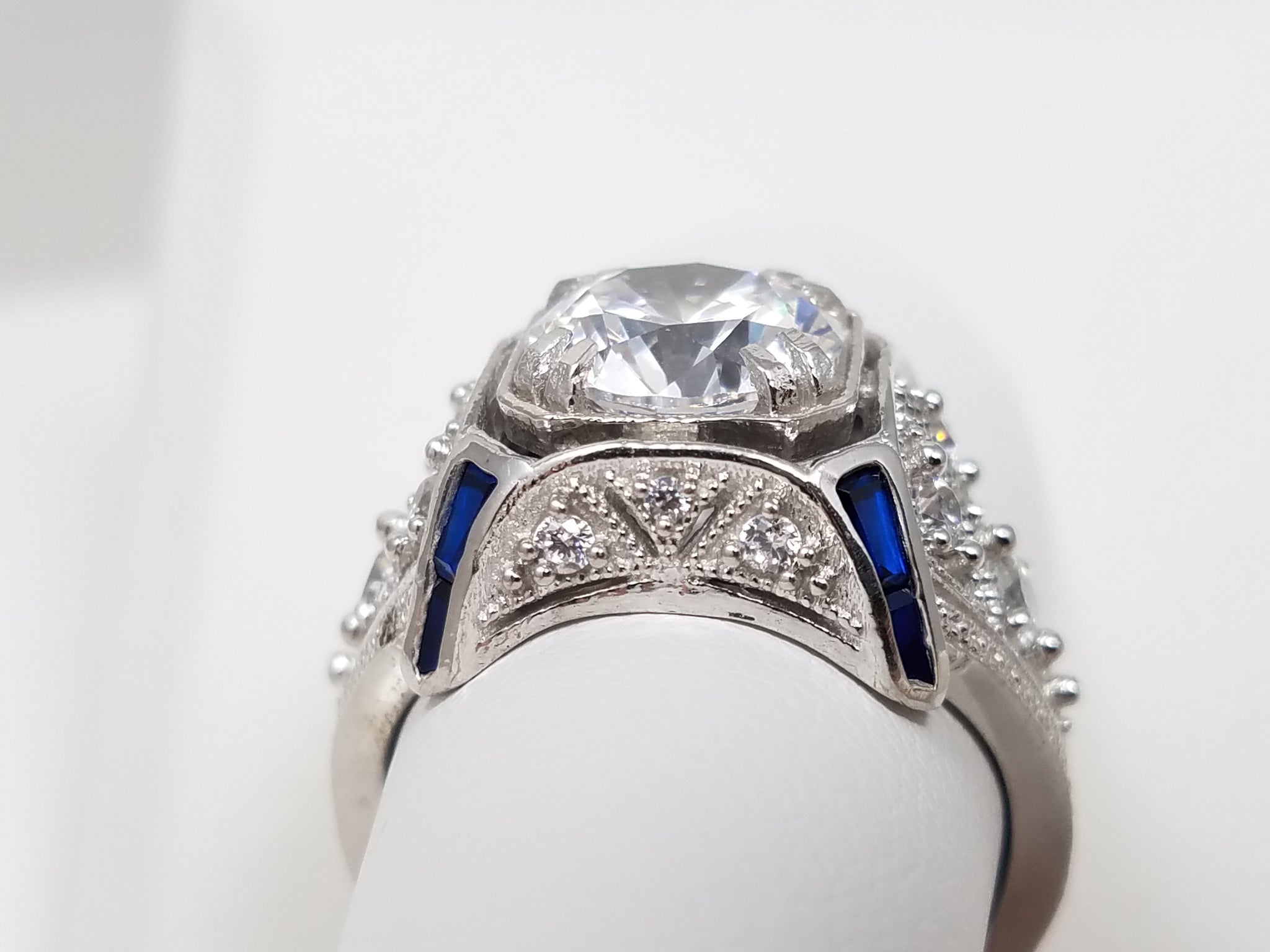 Extravagant 14k White Gold Cubic Zirconia Ring