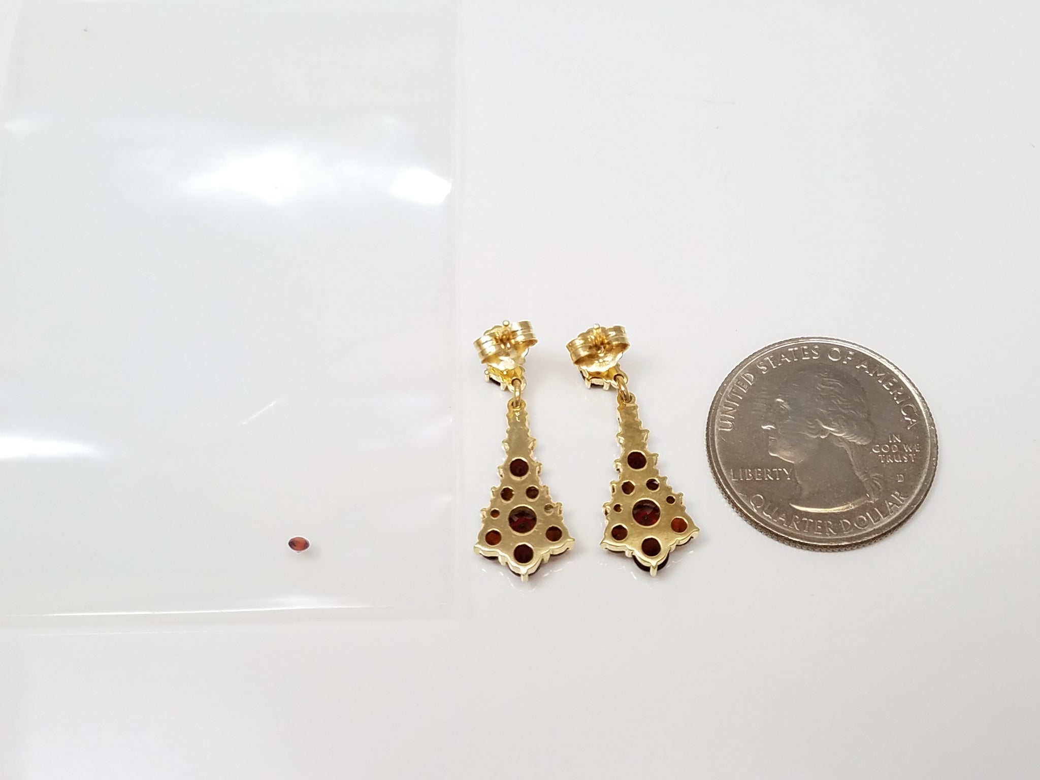 Sophisticated 14k Yellow Gold Natural Garnet Dangle Earrings