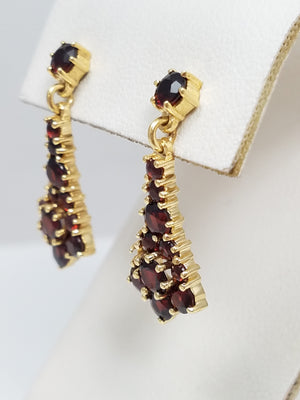 Sophisticated 14k Yellow Gold Natural Garnet Dangle Earrings