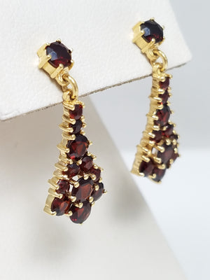 Sophisticated 14k Yellow Gold Natural Garnet Dangle Earrings
