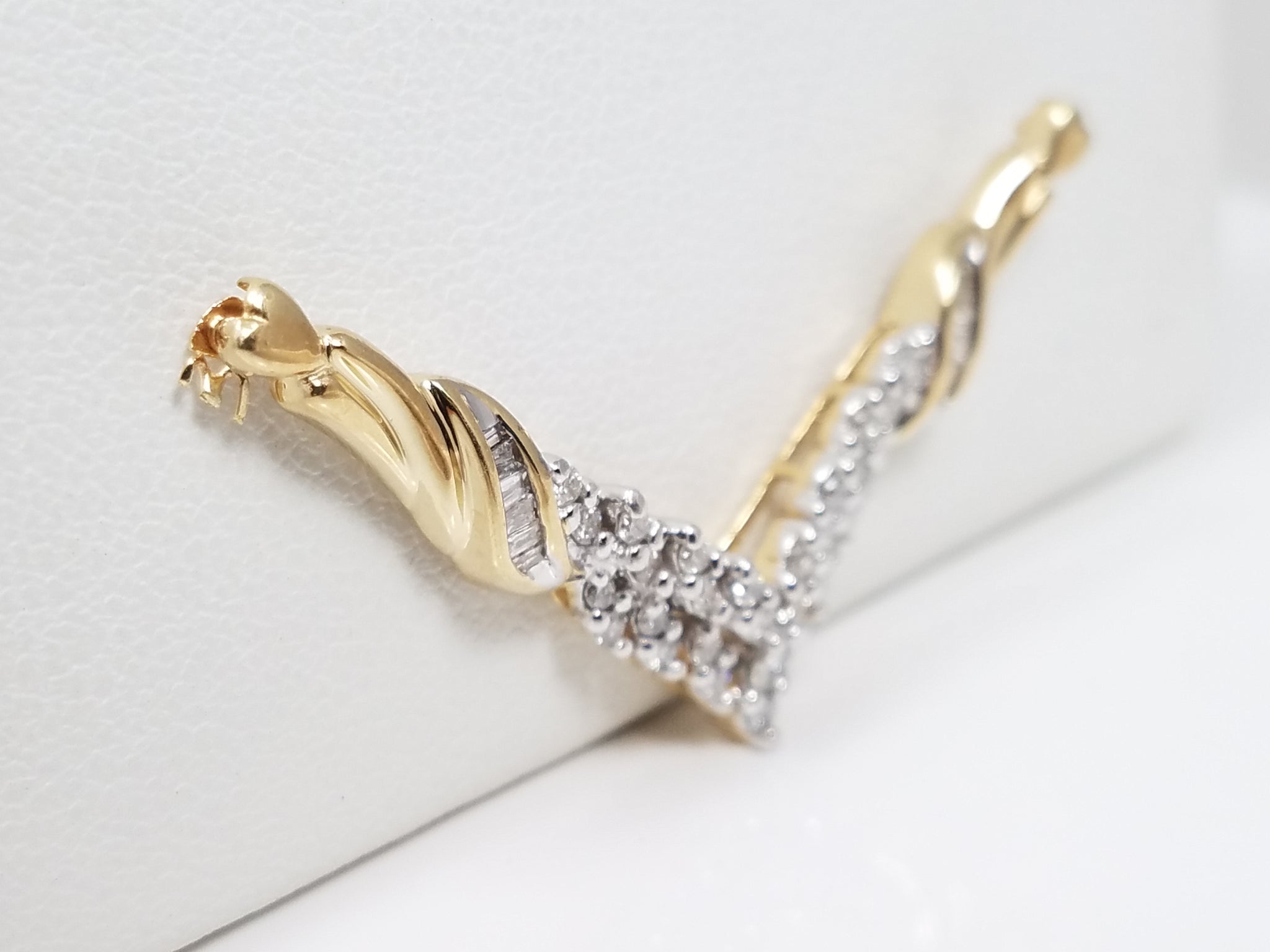 Scintillating 10k Yellow Gold Natural Diamond Bar To Restore