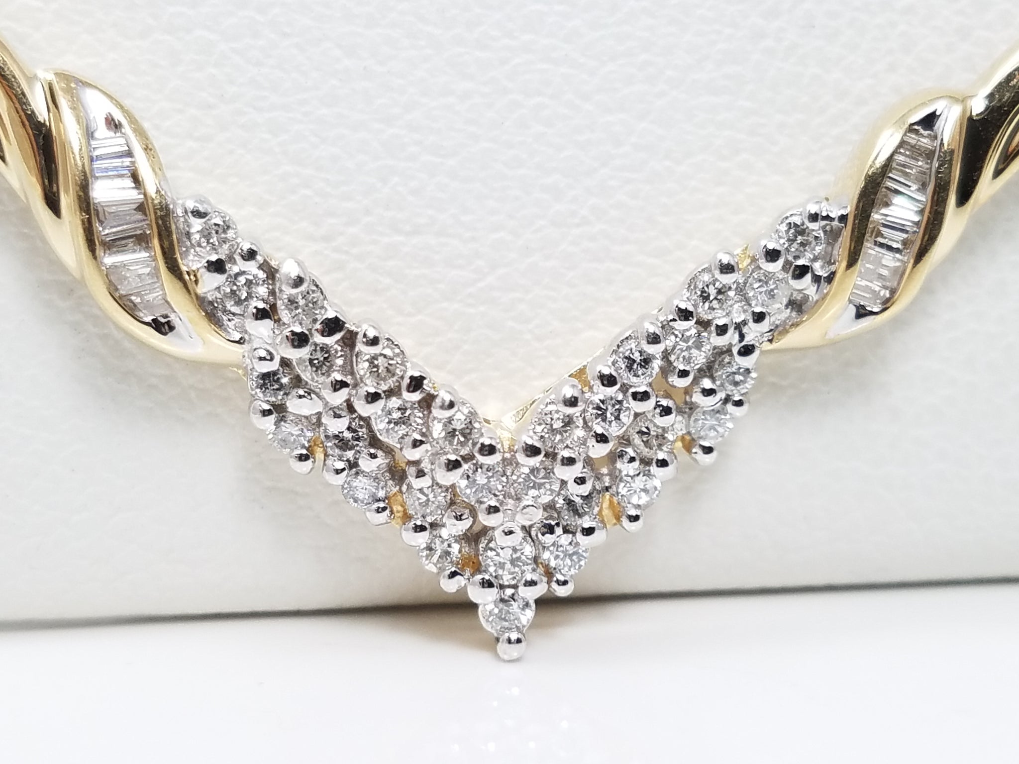 Scintillating 10k Yellow Gold Natural Diamond Bar To Restore