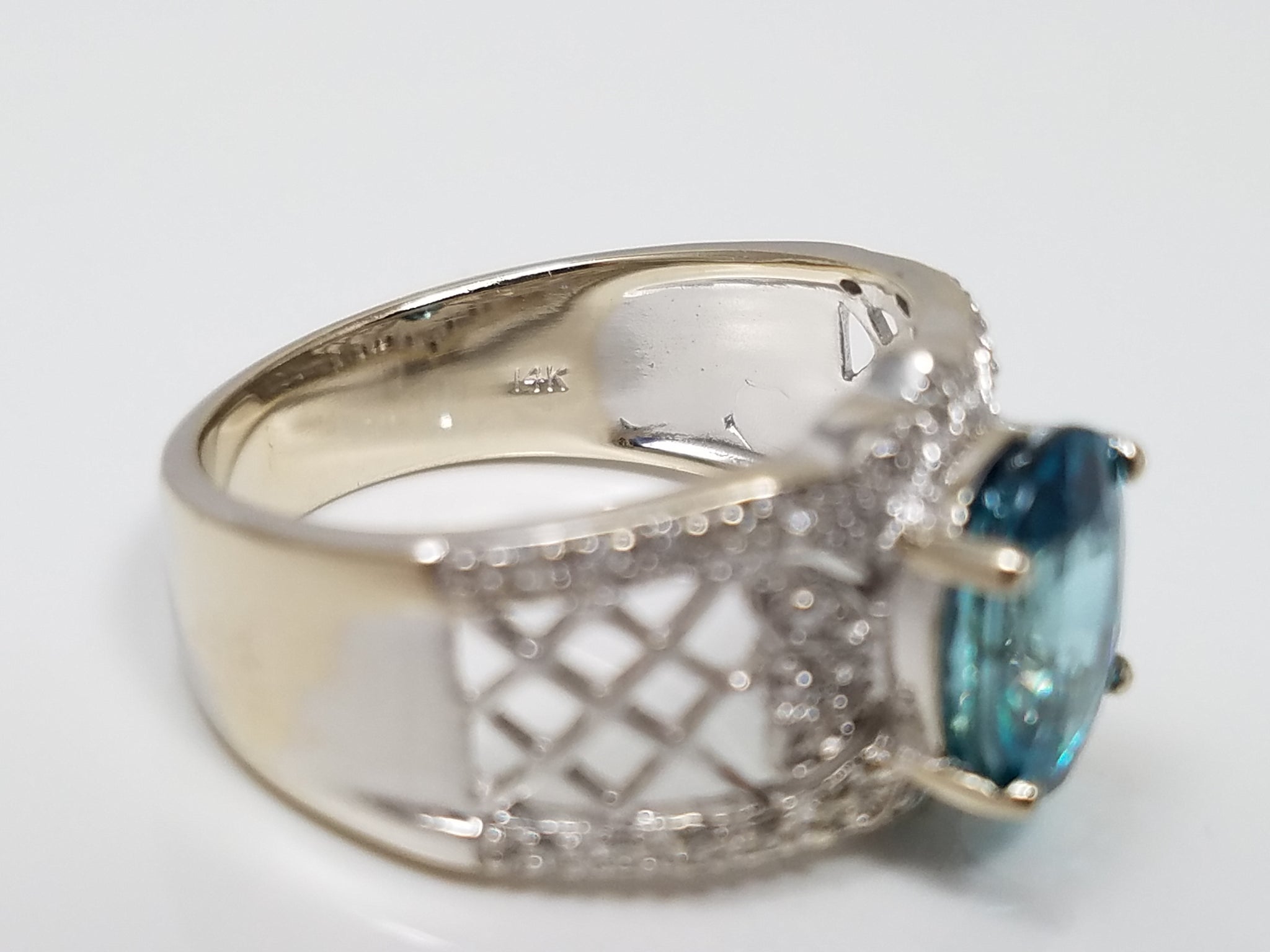 Glamorous 14k White Gold Natural Blue Zircon Diamond Ring