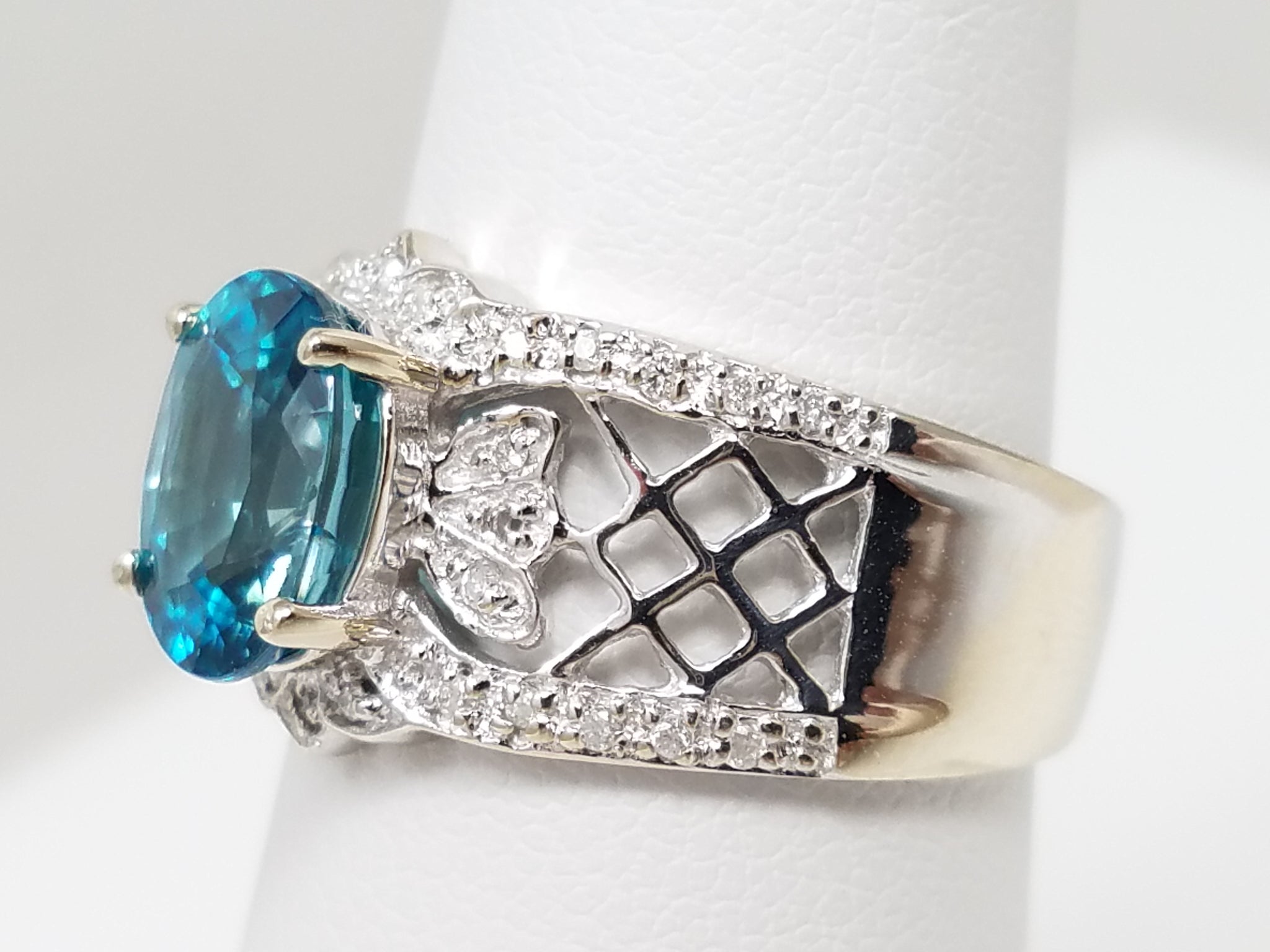 Glamorous 14k White Gold Natural Blue Zircon Diamond Ring