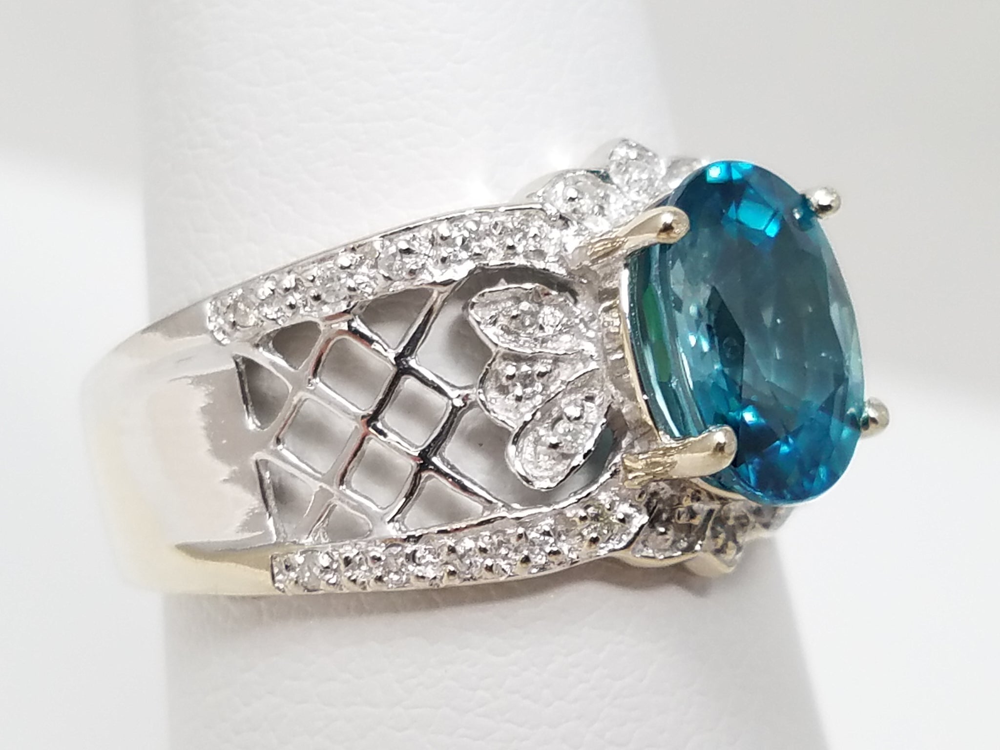 Glamorous 14k White Gold Natural Blue Zircon Diamond Ring