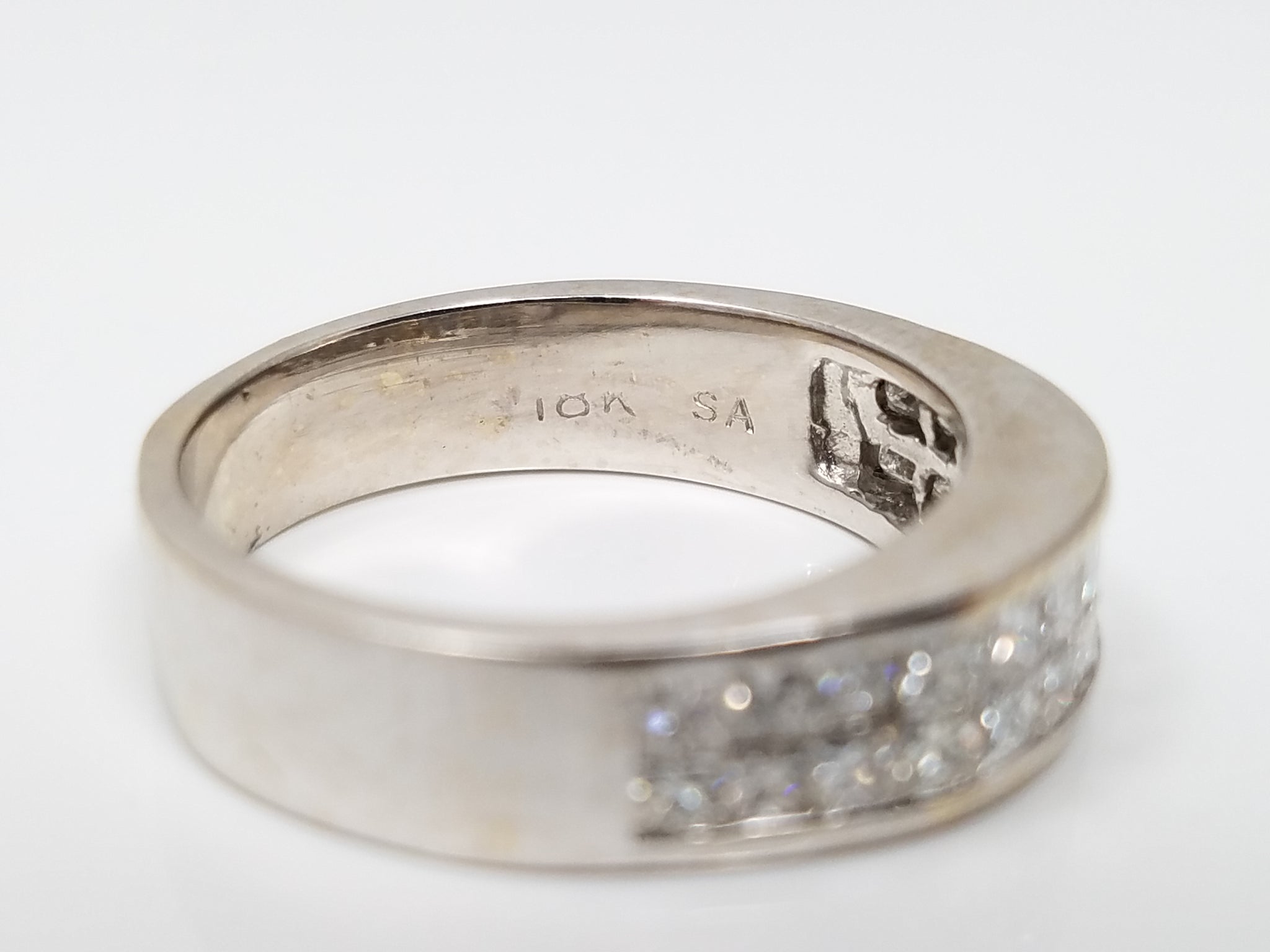 Elegant 18k White Gold 1ctw Invisible-Set Princess Cut Diamond Band