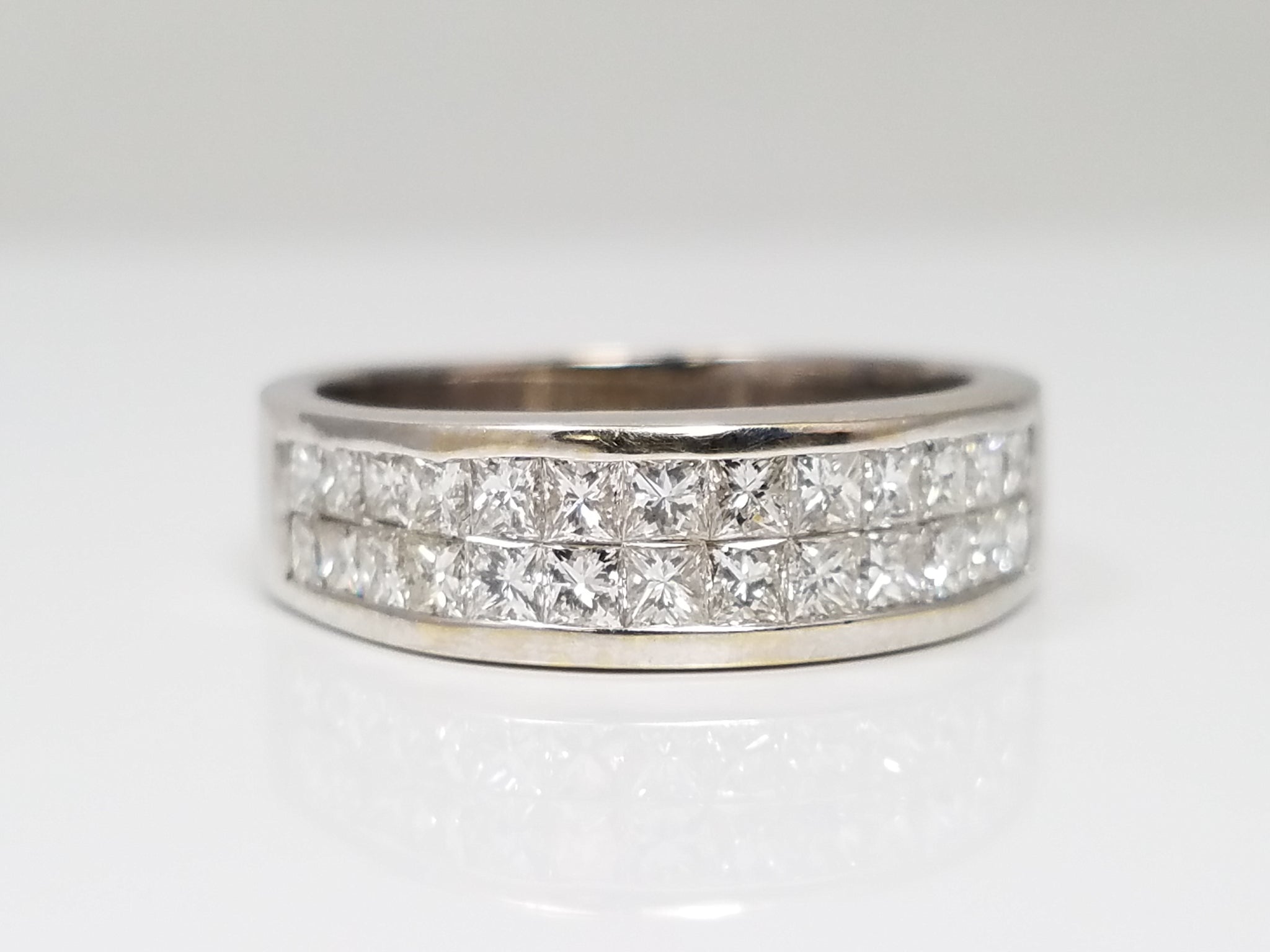 Elegant 18k White Gold 1ctw Invisible-Set Princess Cut Diamond Band