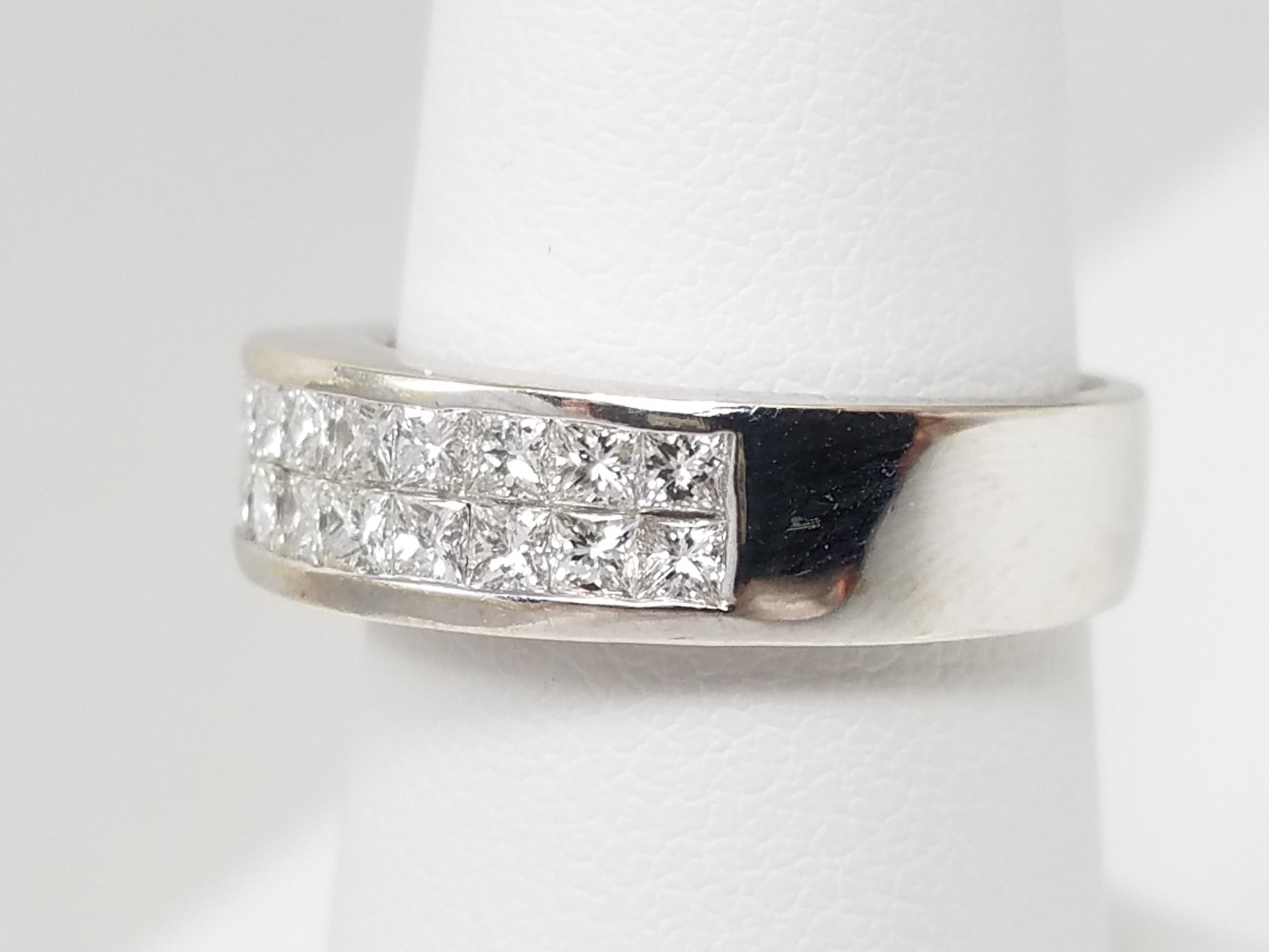 Elegant 18k White Gold 1ctw Invisible-Set Princess Cut Diamond Band