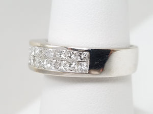 Elegant 18k White Gold 1ctw Invisible-Set Princess Cut Diamond Band