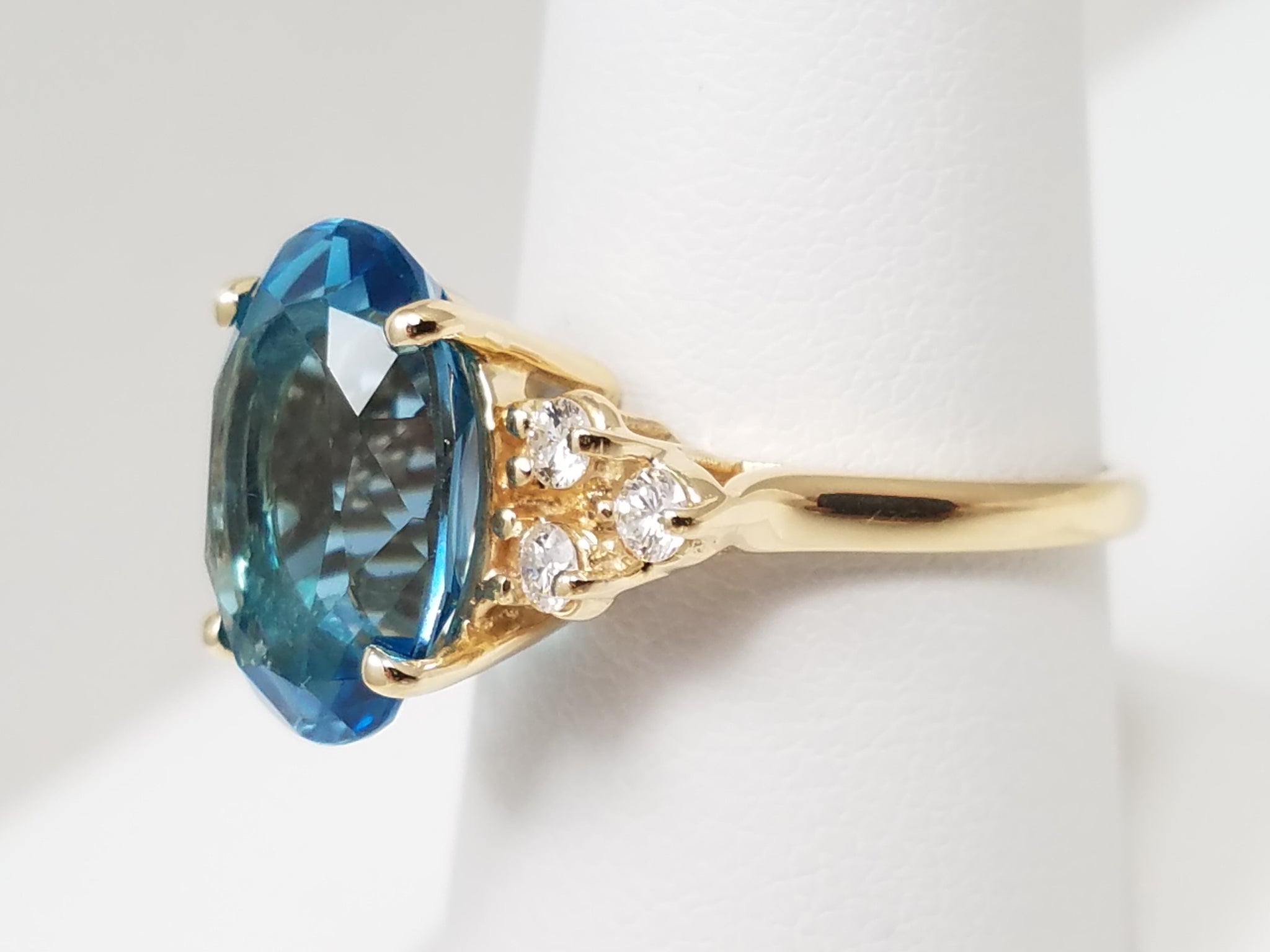 Enchanting 14k Yellow Gold Natural Topaz Diamond Ring