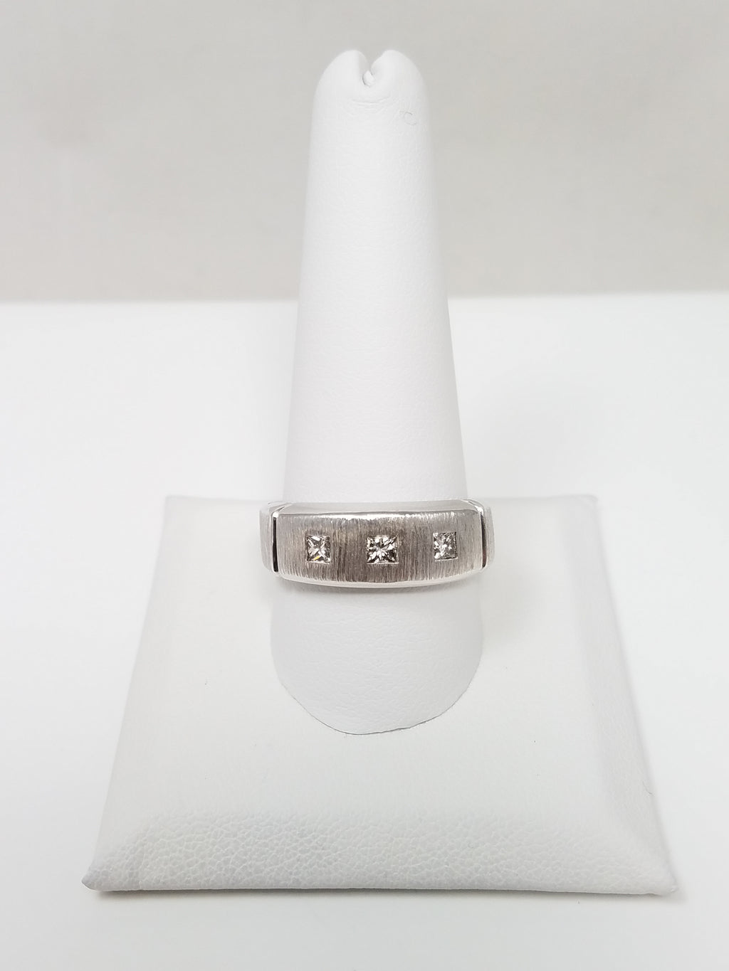 Magnificent Men's 14k White Gold Natural Diamond Wedding Ring Band