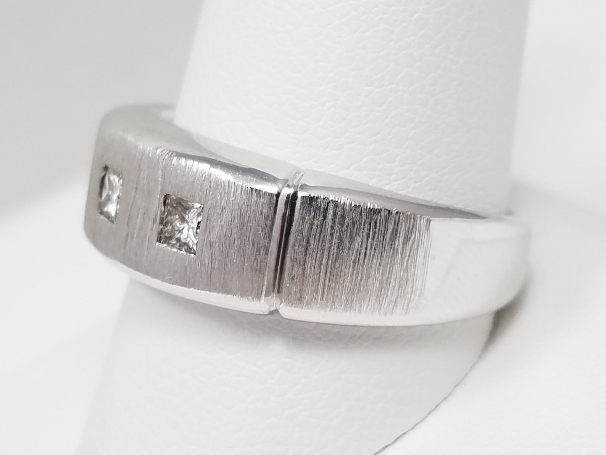 Magnificent Men's 14k White Gold Natural Diamond Wedding Ring Band
