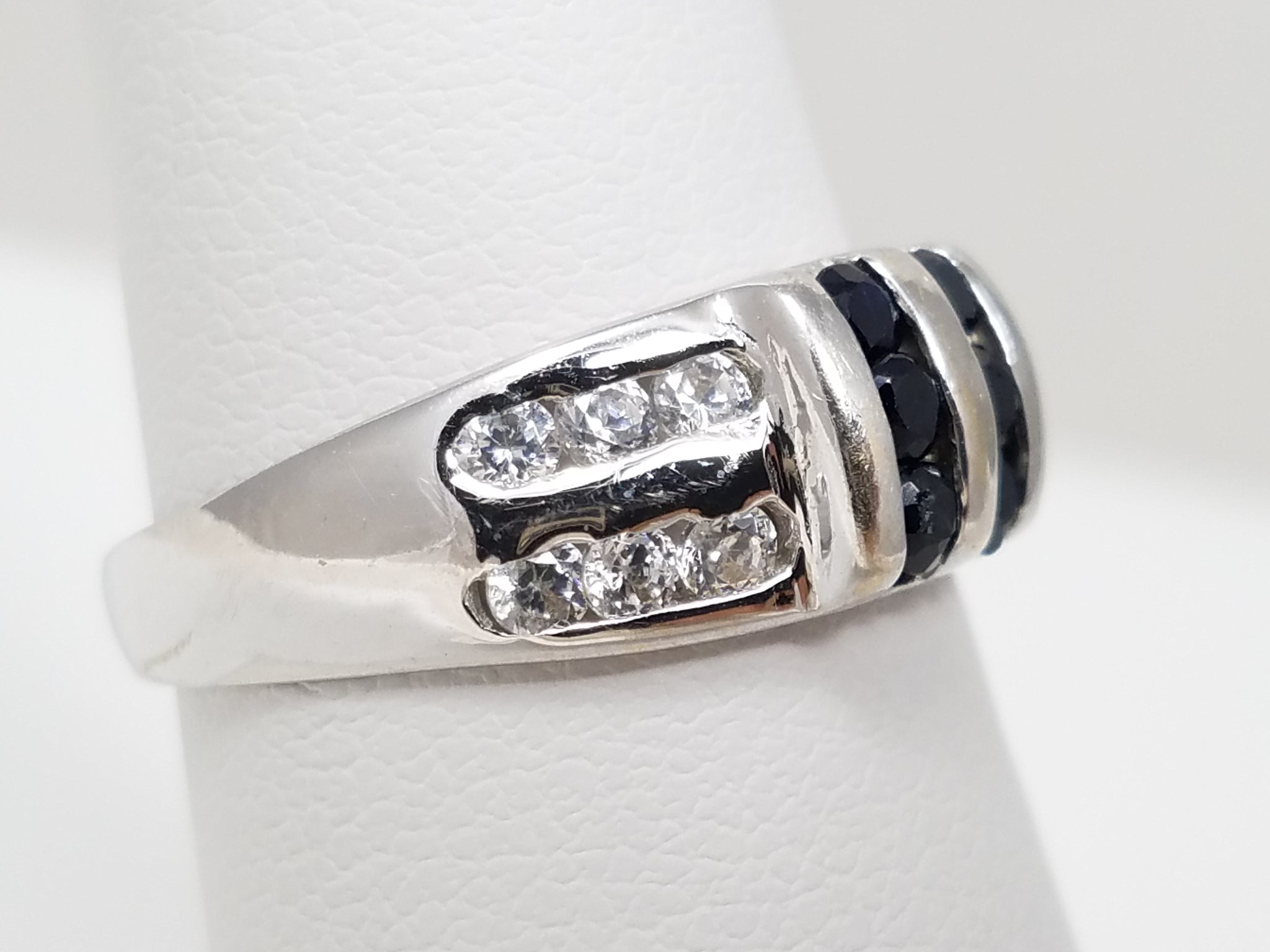 Stylish 14k White Gold Natural Sapphire Cubic Zirconia Ring Band