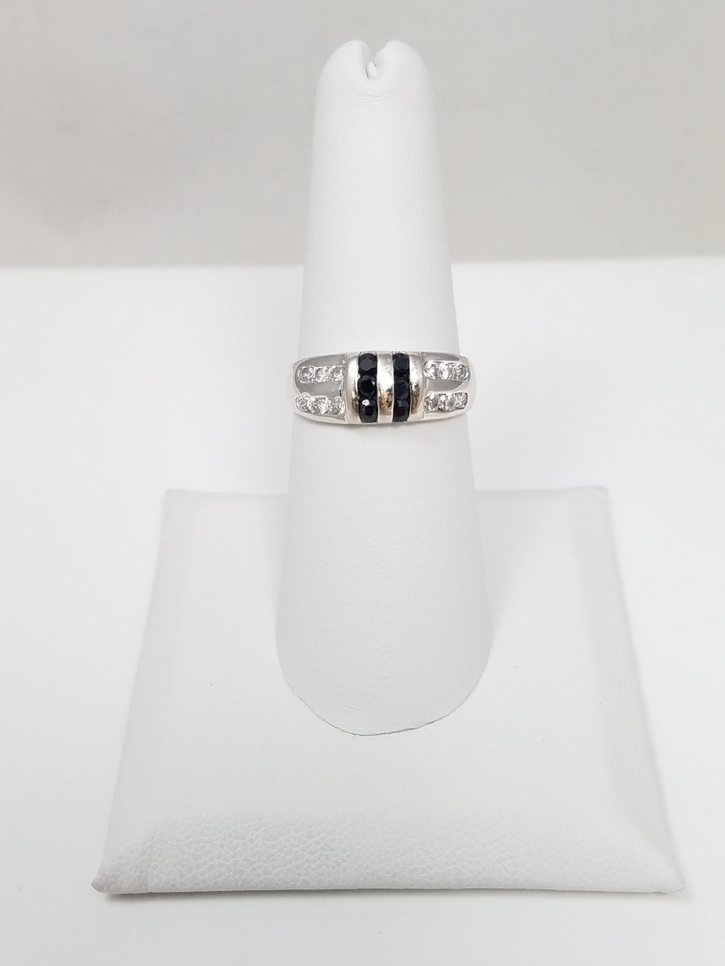 Stylish 14k White Gold Natural Sapphire Cubic Zirconia Ring Band