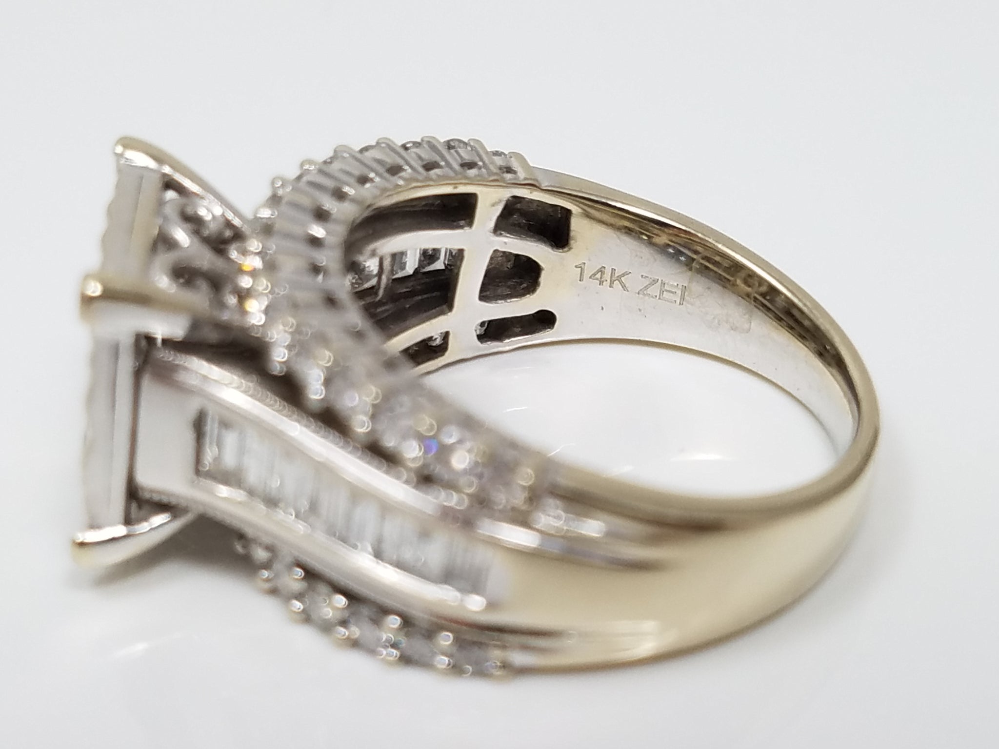 $4,000 Retail Luxurious 14k White Gold 2ctw Natural Diamond Engagement Ring