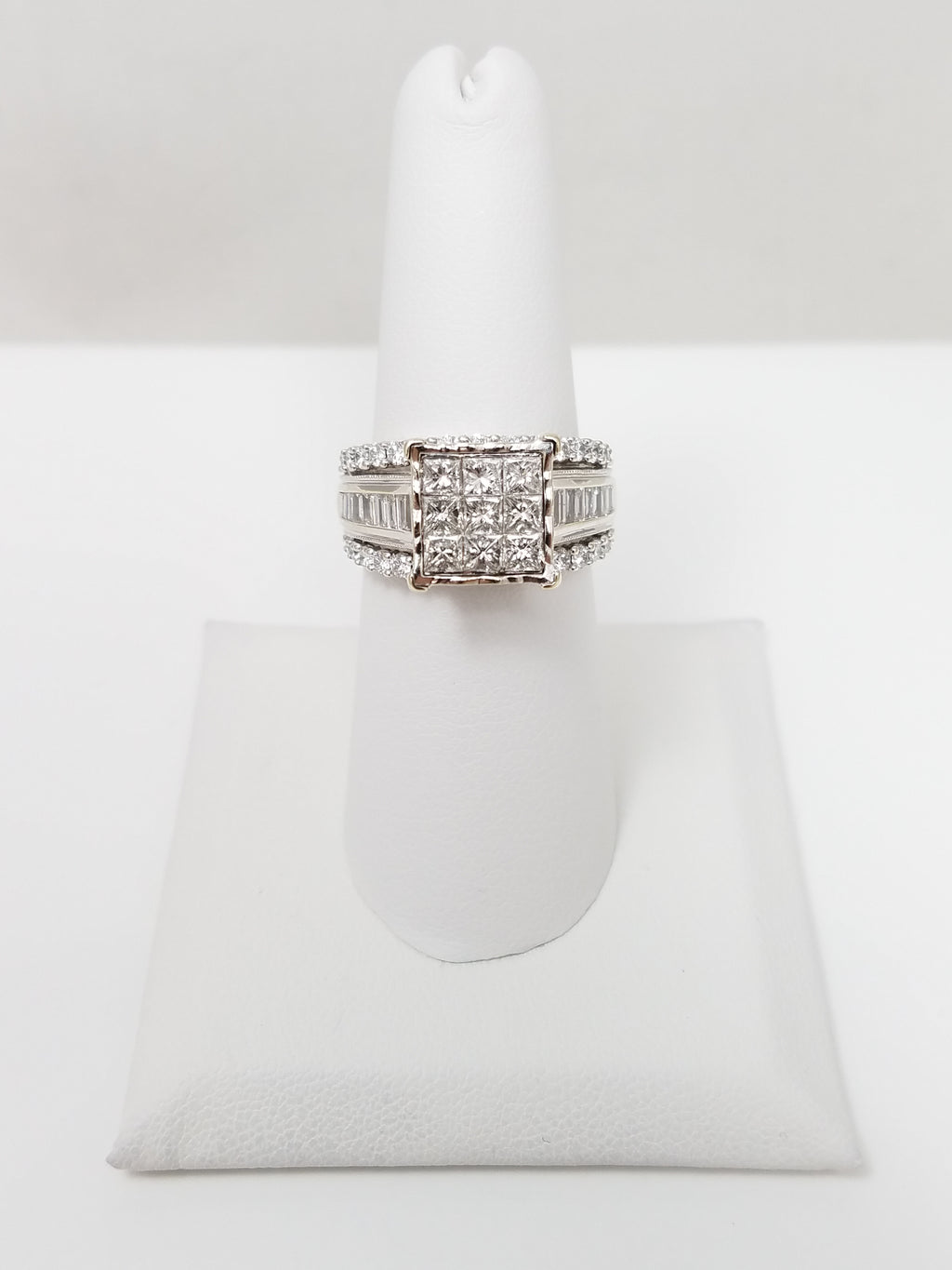 $4,000 Retail Luxurious 14k White Gold 2ctw Natural Diamond Engagement Ring