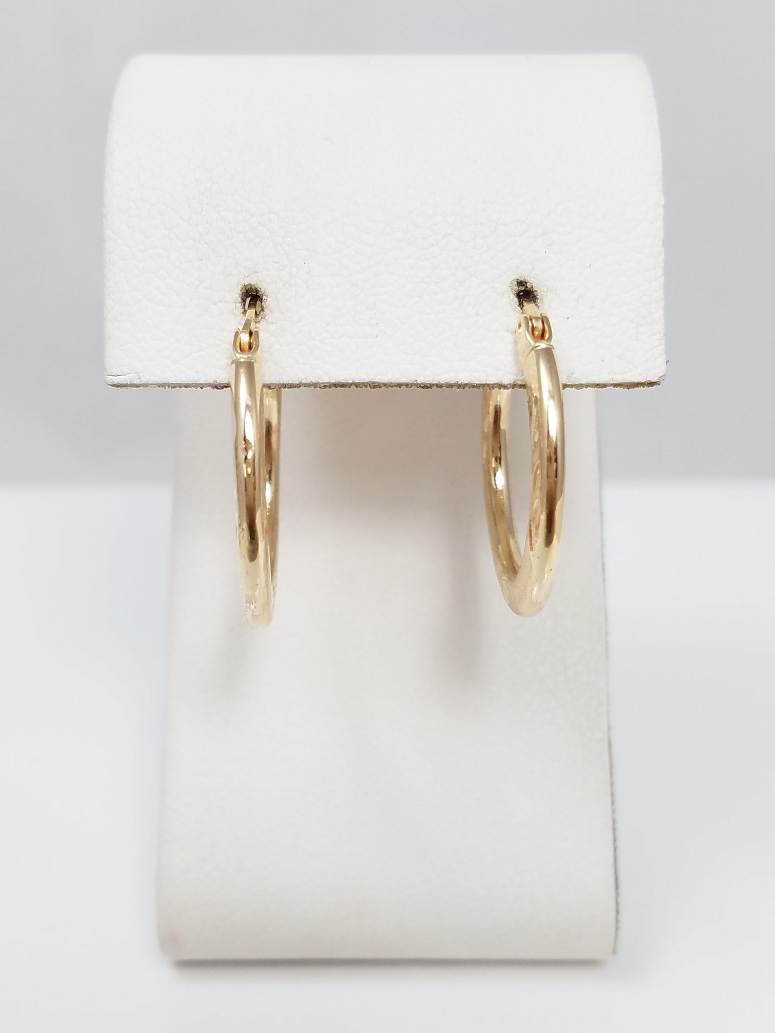 Timeless 14k Yellow Gold Diamond Cut Hollow Hoop Earrings