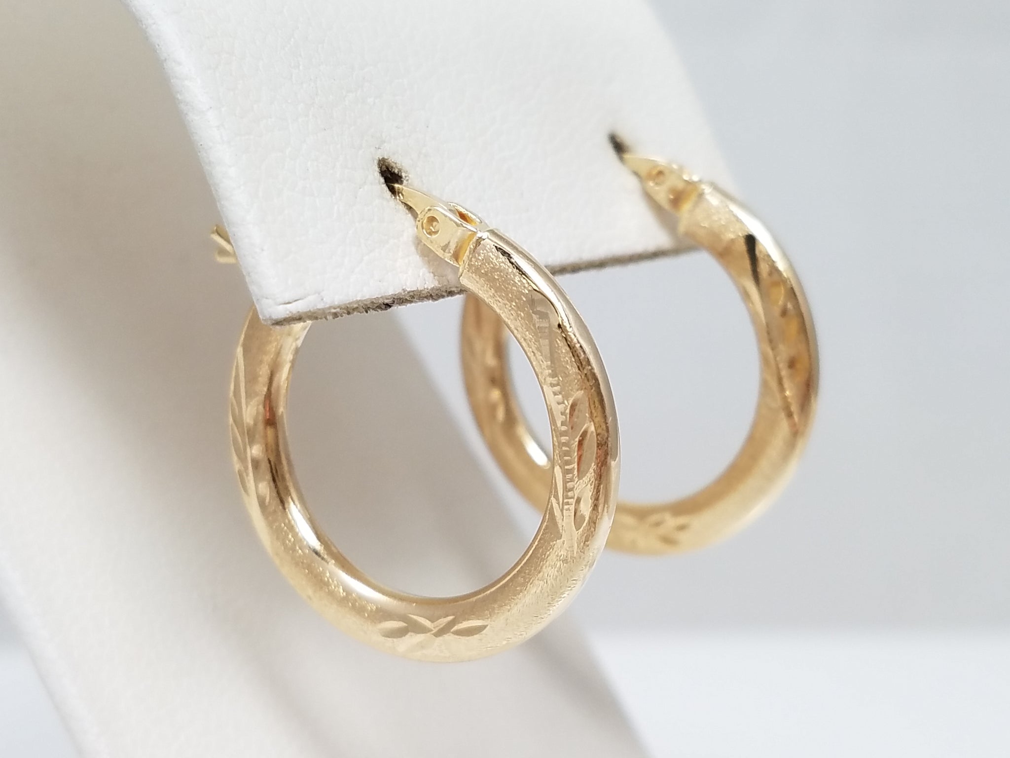 Timeless 14k Yellow Gold Diamond Cut Hollow Hoop Earrings