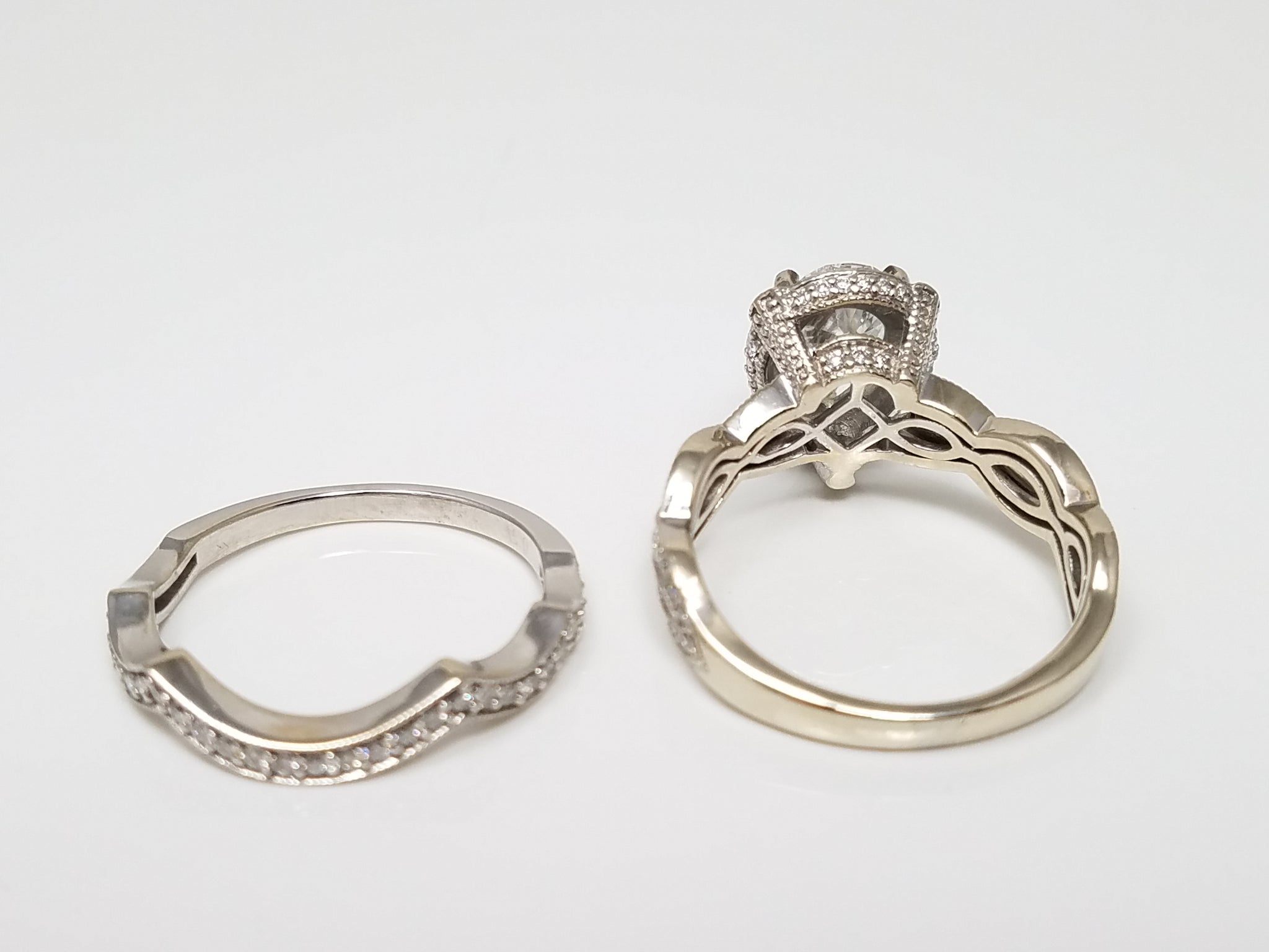 Luxurious 14k White Gold IGI Certified Lab Grown & Natural Diamond Engagement Ring Set