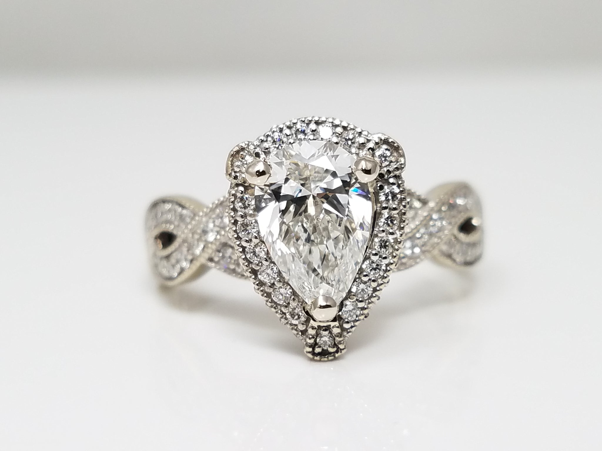 Luxurious 14k White Gold IGI Certified Lab Grown & Natural Diamond Engagement Ring Set