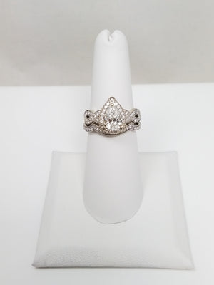 Luxurious 14k White Gold IGI Certified Lab Grown & Natural Diamond Engagement Ring Set