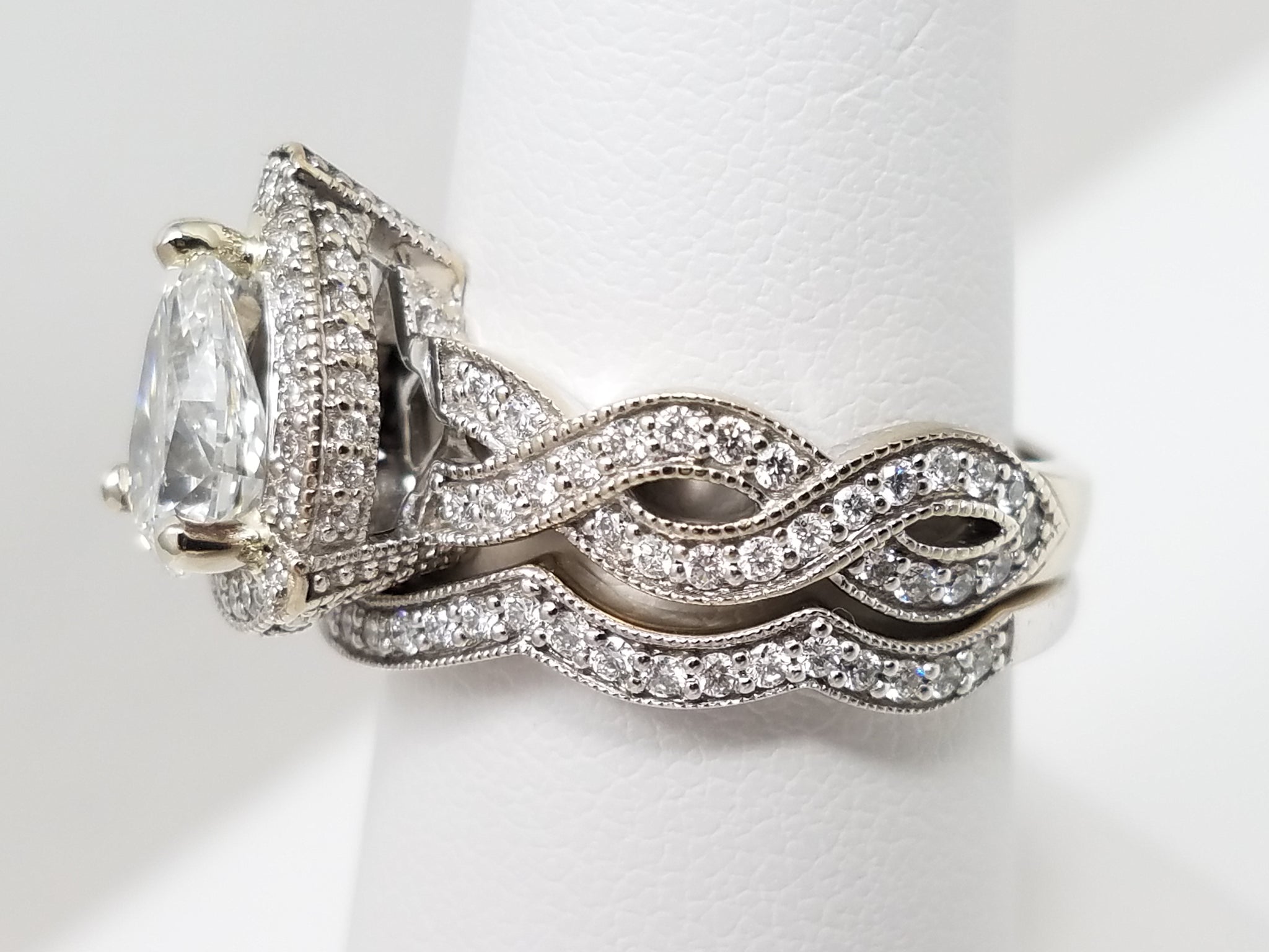 Luxurious 14k White Gold IGI Certified Lab Grown & Natural Diamond Engagement Ring Set