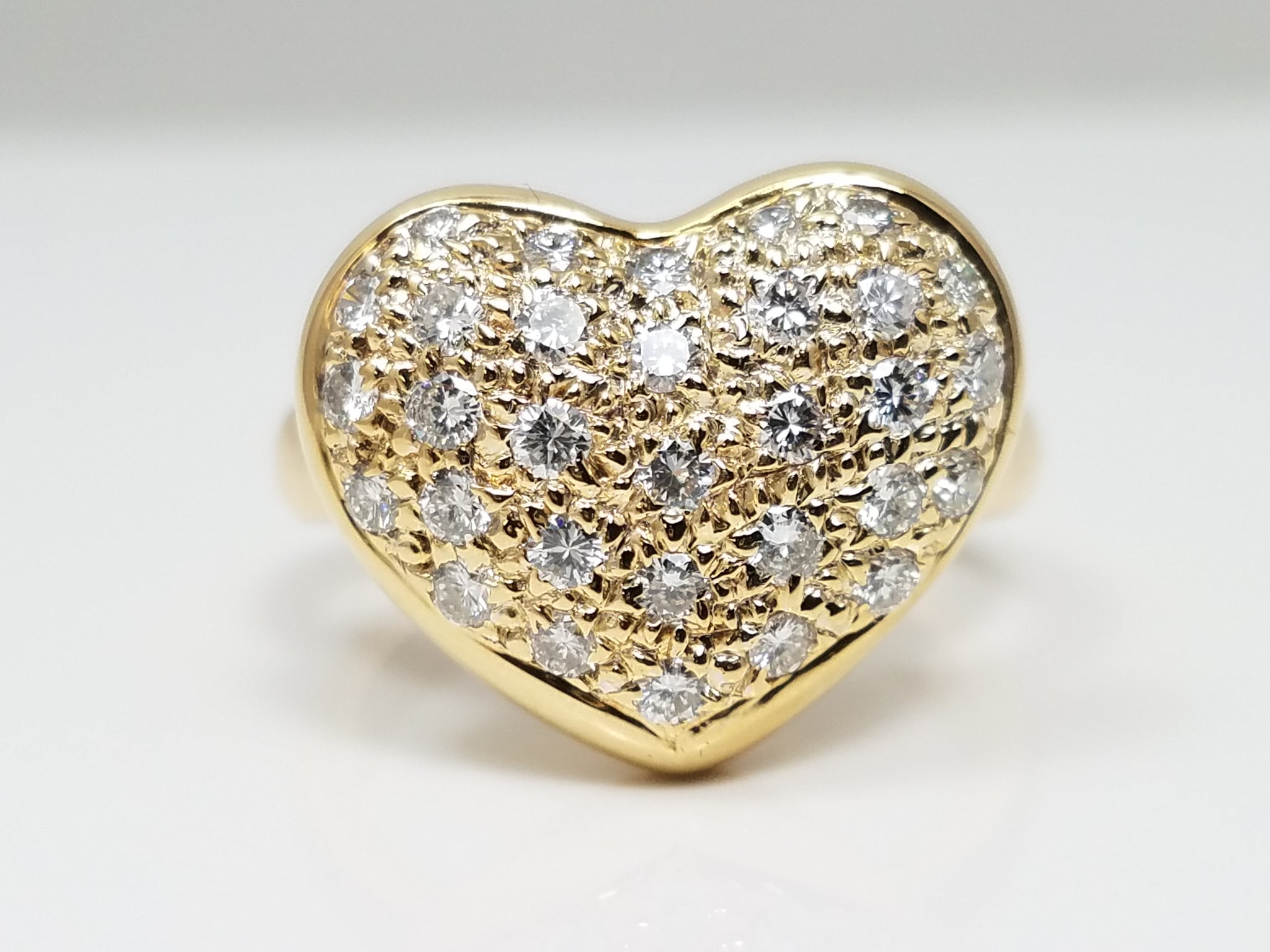 Captivating 18k Yellow Gold Natural Diamond Heart Ring