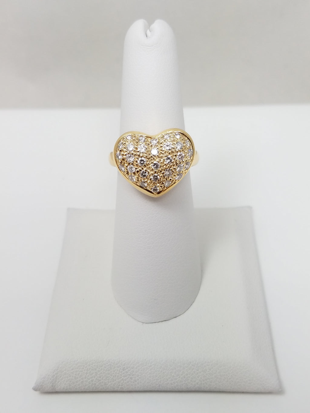 Captivating 18k Yellow Gold Natural Diamond Heart Ring