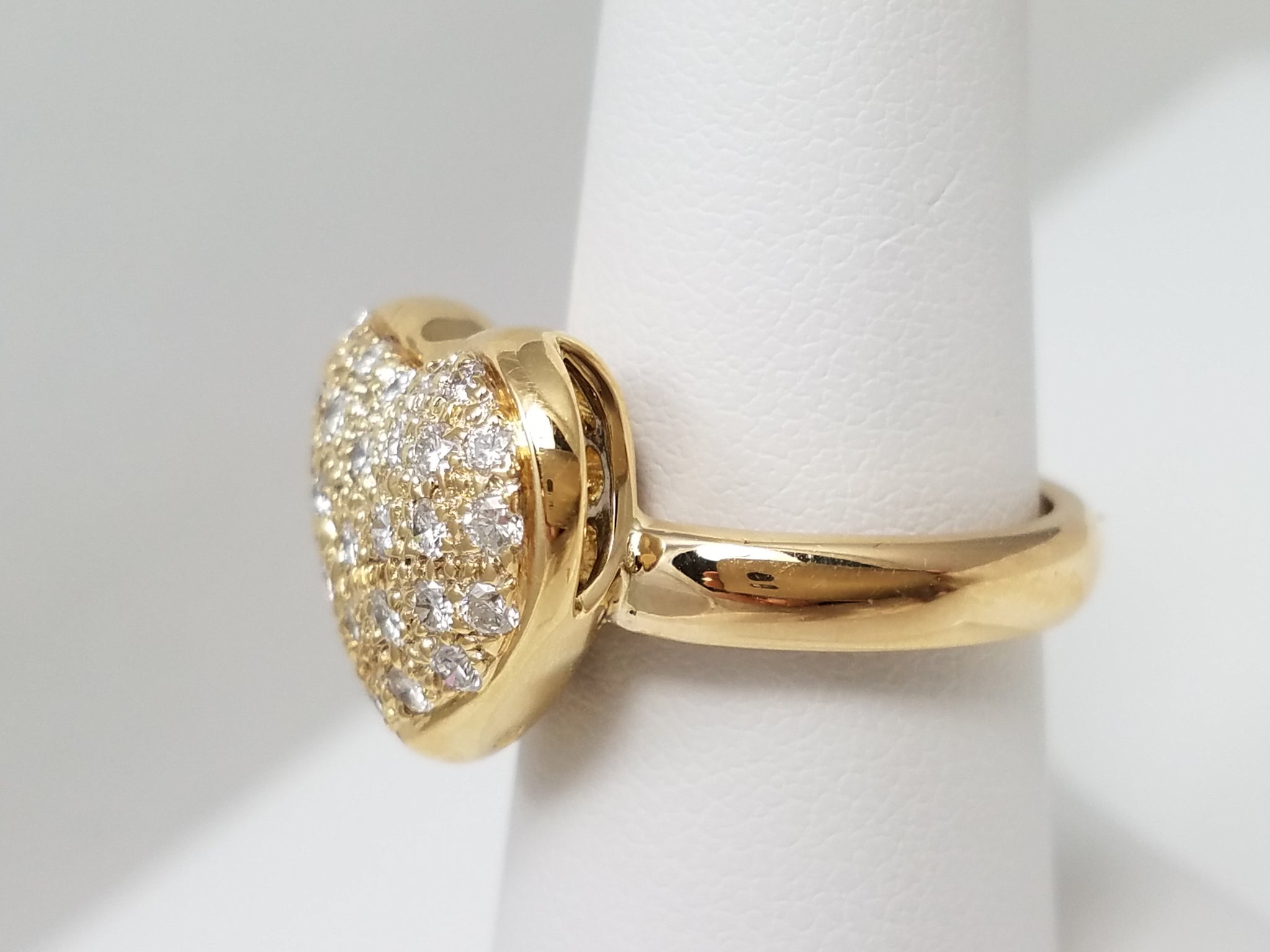 Captivating 18k Yellow Gold Natural Diamond Heart Ring
