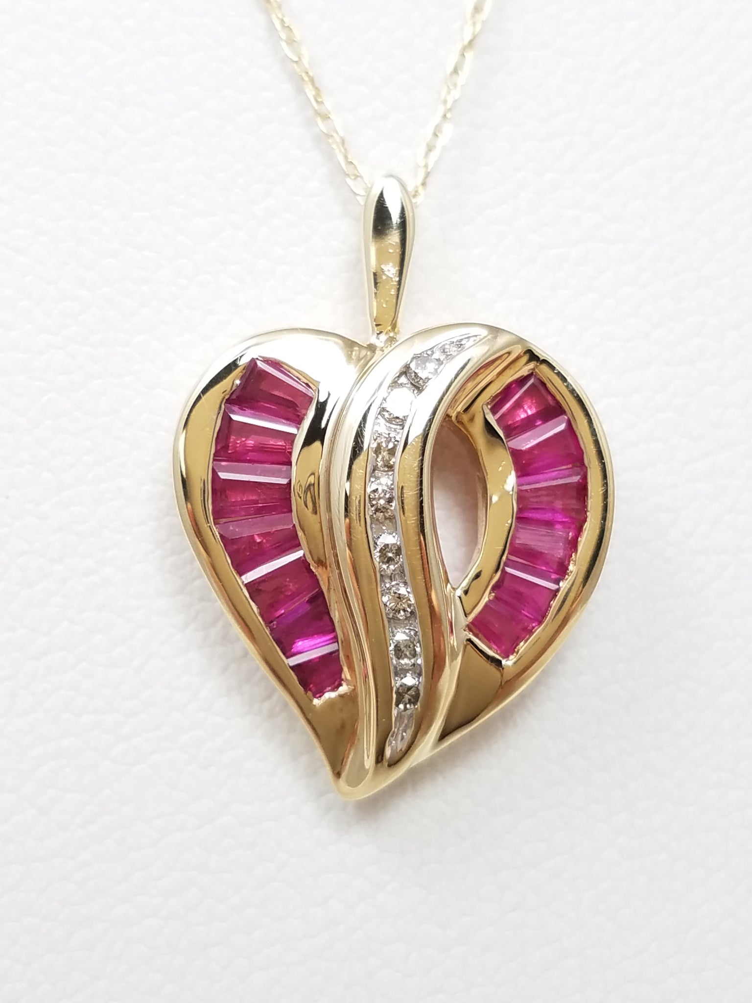 Precious 18" 10k Yellow Gold Natural Ruby Diamond Heart Pendant Necklace