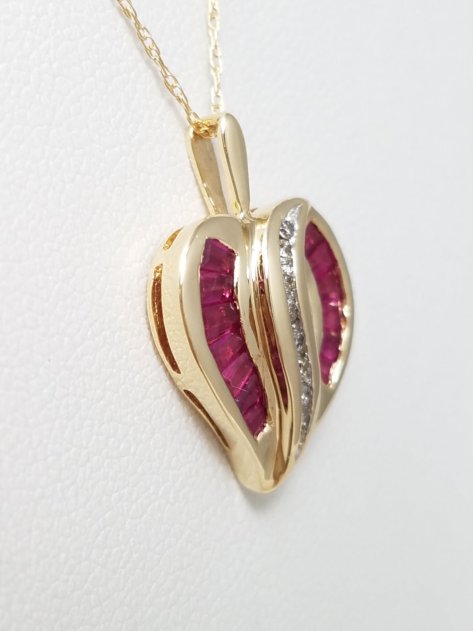 Precious 18" 10k Yellow Gold Natural Ruby Diamond Heart Pendant Necklace