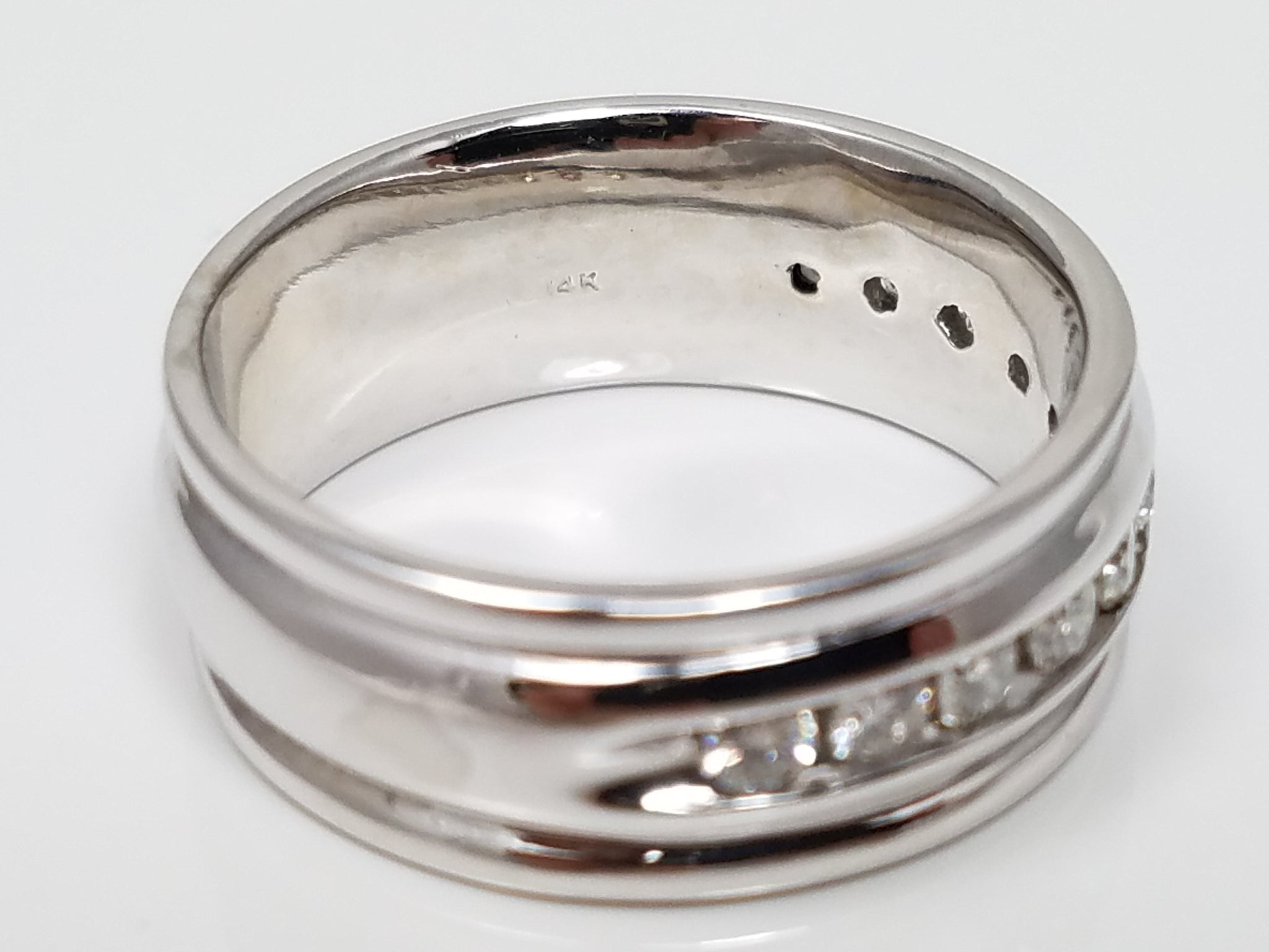 Dapper Men's 14k White Gold Natural Diamond Comfort Fit Wedding Ring Band